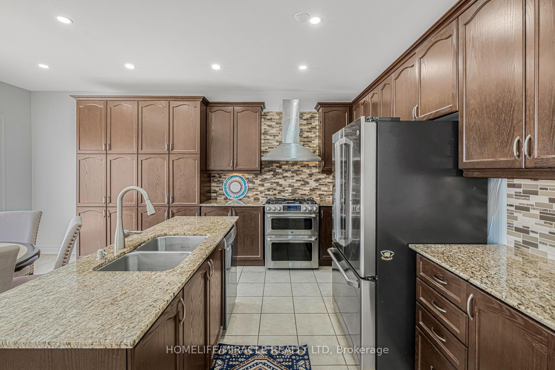 Photo 8 of 5 Meltwater Crescent, Brampton, Bram East — HOMEH