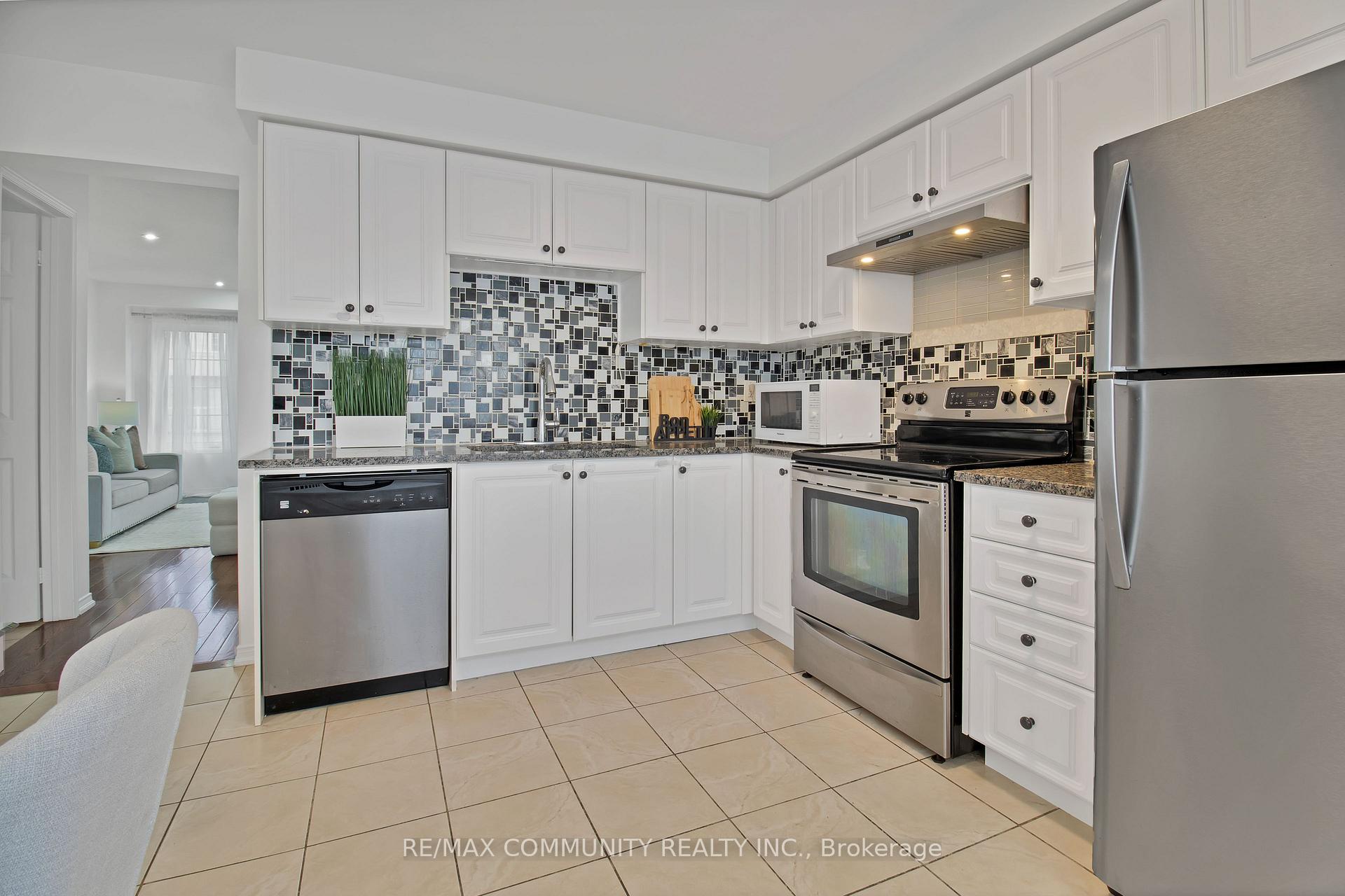 Photo 19 of 431 Rossland Road E, Ajax, Northeast Ajax — HOMEH