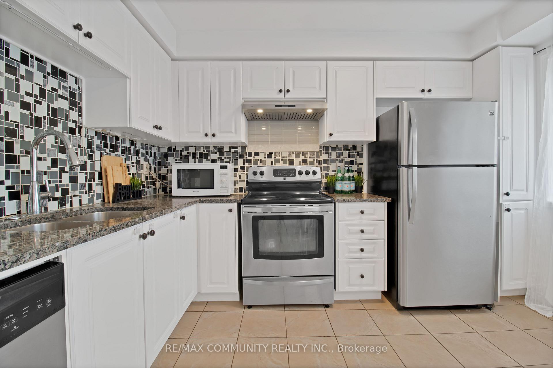 Photo 16 of 431 Rossland Road E, Ajax, Northeast Ajax — HOMEH