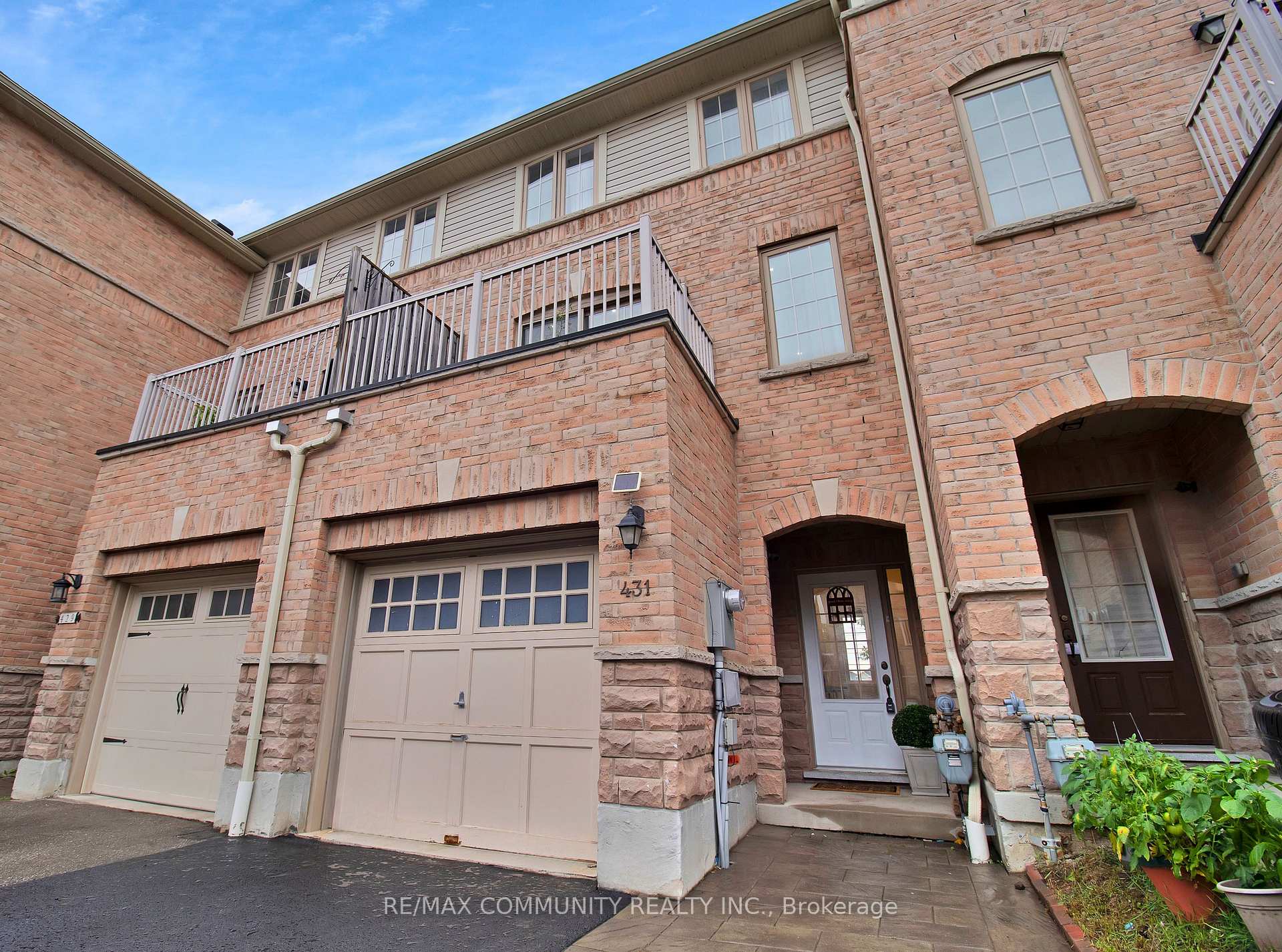 Photo 12 of 431 Rossland Road E, Ajax, Northeast Ajax — HOMEH