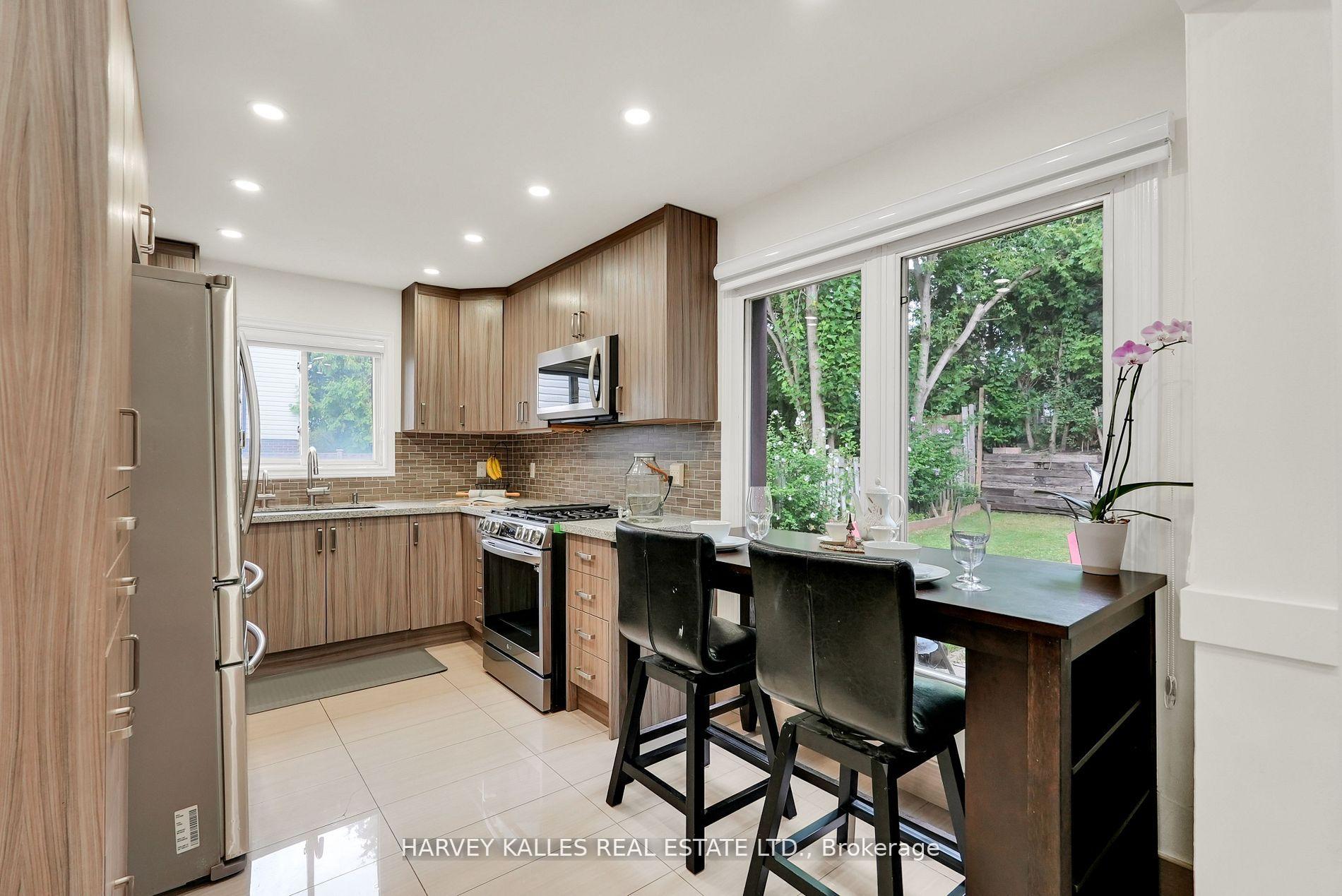 Photo 12 of 36 Aberfeldy Crescent, Markham, German Mills — HOMEH
