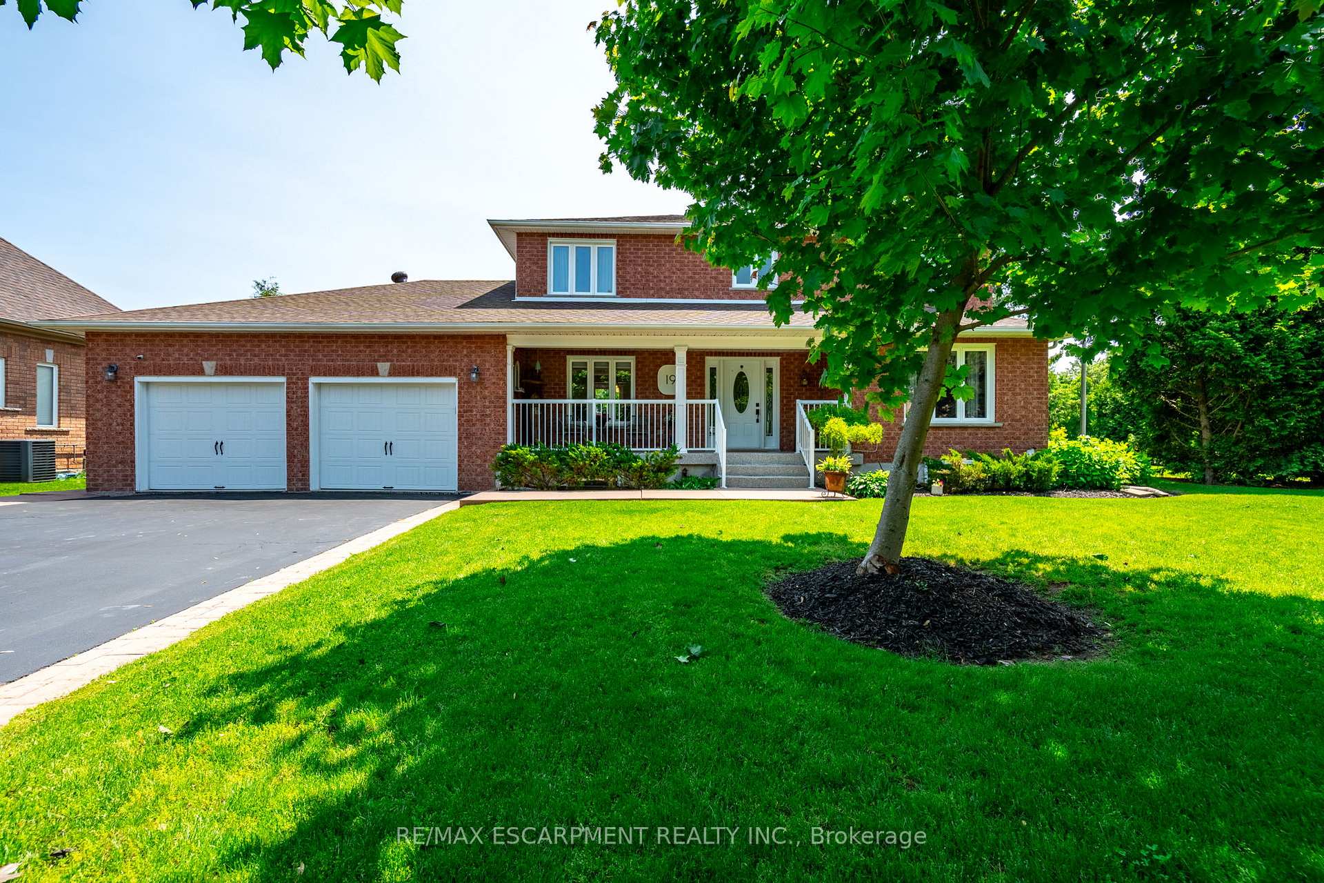Photo 1 of 19 Savona Crescent, Hamilton, Rural Flamborough — HOMEH