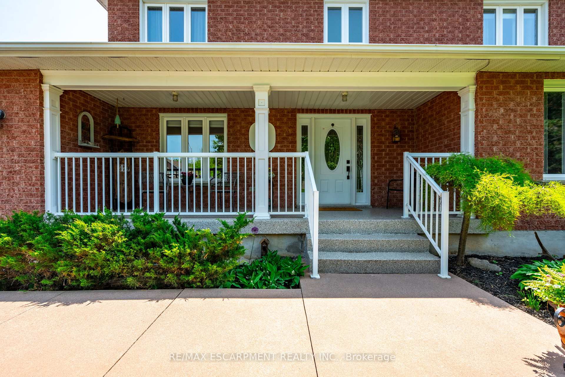 Photo 5 of 19 Savona Crescent, Hamilton, Rural Flamborough — HOMEH