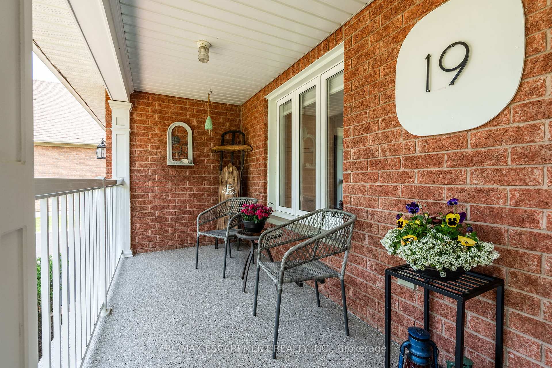 Photo 6 of 19 Savona Crescent, Hamilton, Rural Flamborough — HOMEH