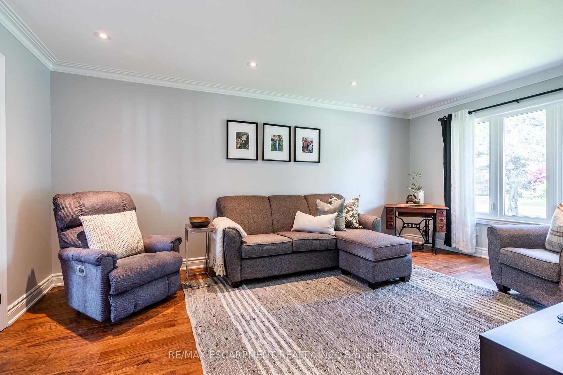 Photo 37 of 19 Savona Crescent, Hamilton, Rural Flamborough — HOMEH