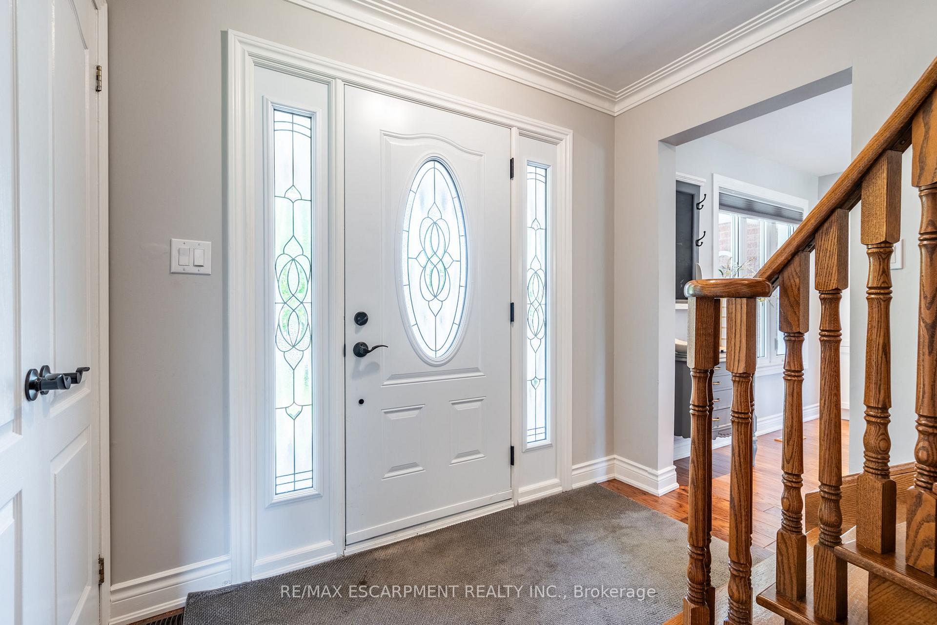 Photo 4 of 19 Savona Crescent, Hamilton, Rural Flamborough — HOMEH