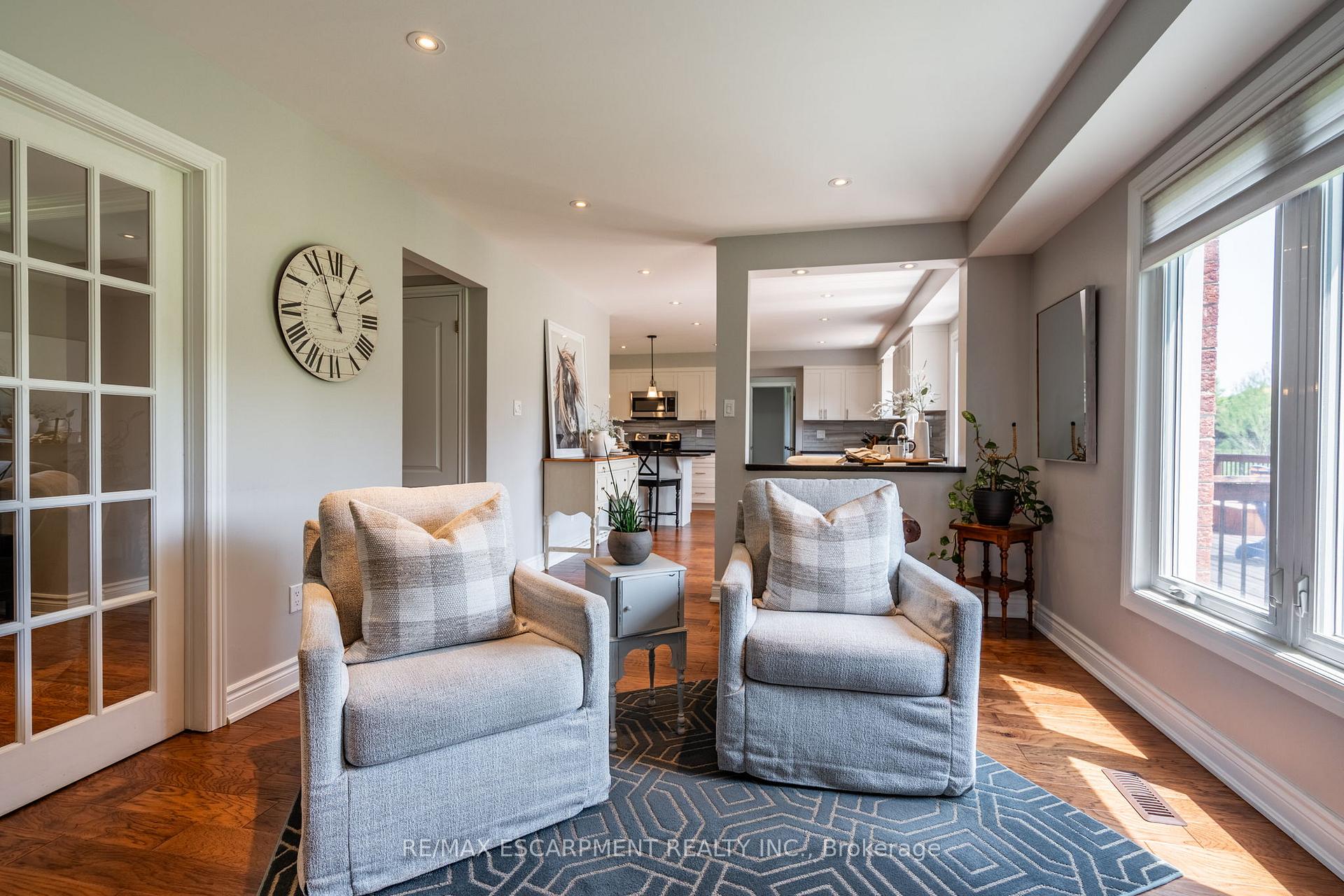 Photo 12 of 19 Savona Crescent, Hamilton, Rural Flamborough — HOMEH