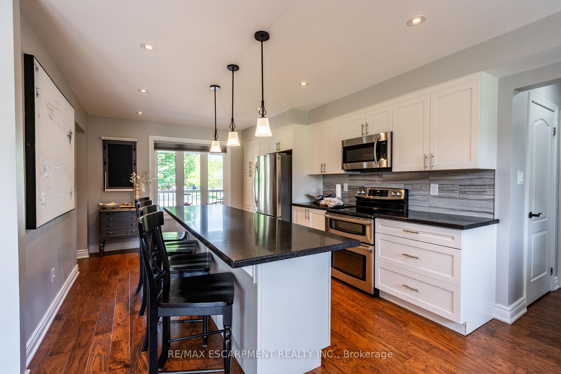Photo 10 of 19 Savona Crescent, Hamilton, Rural Flamborough — HOMEH