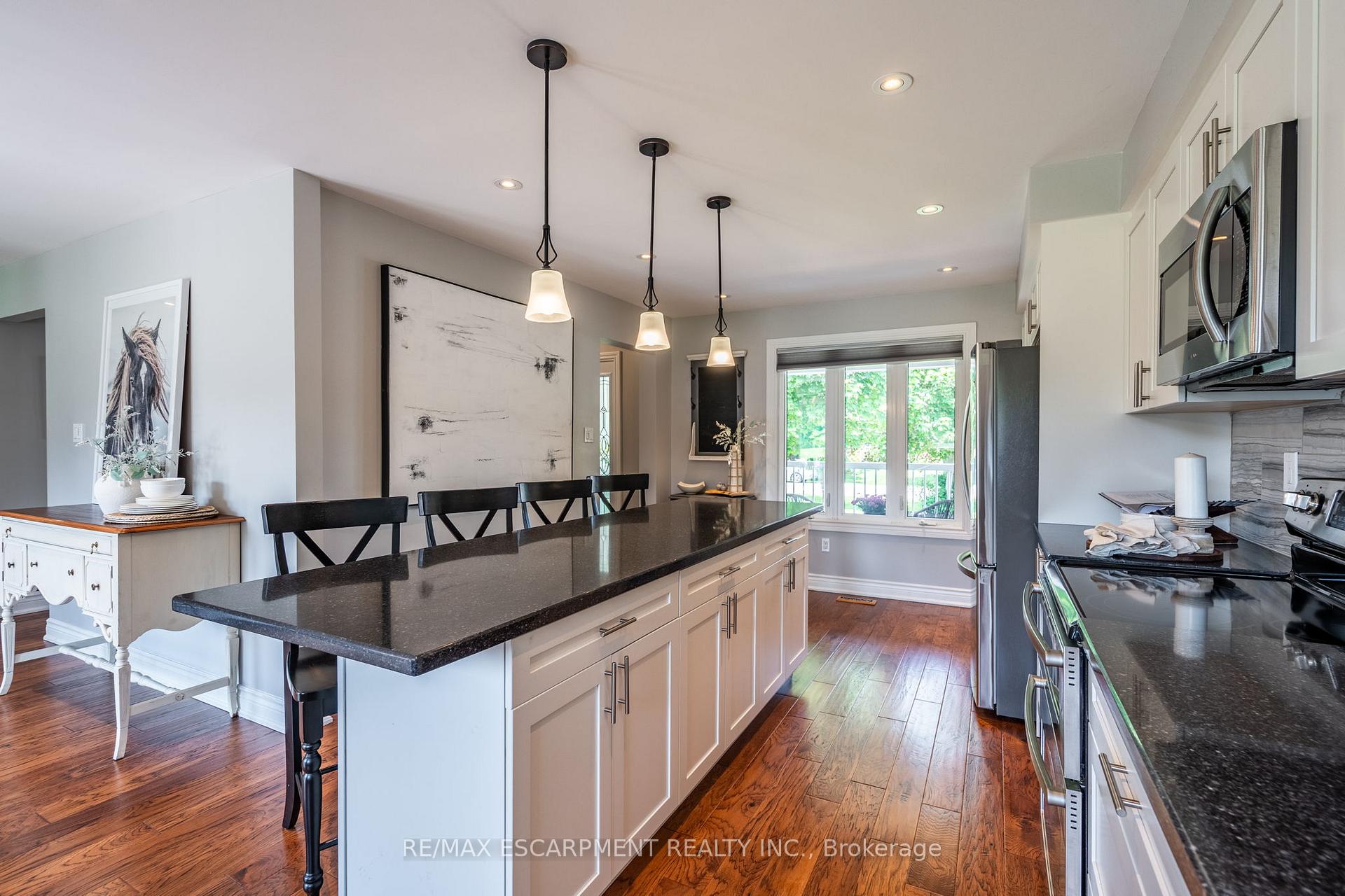Photo 14 of 19 Savona Crescent, Hamilton, Rural Flamborough — HOMEH