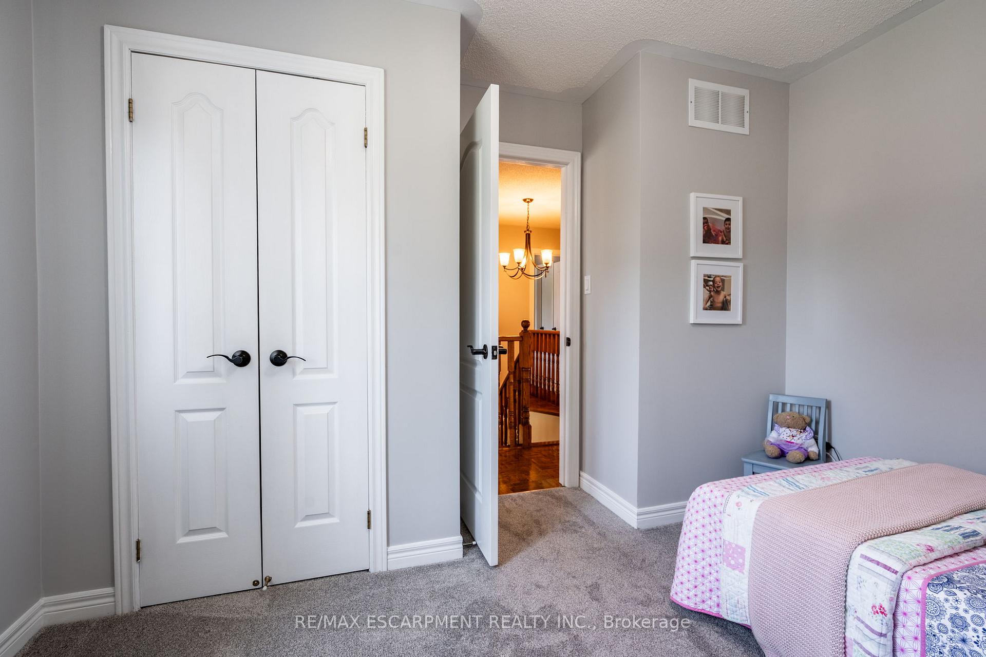 Photo 21 of 19 Savona Crescent, Hamilton, Rural Flamborough — HOMEH