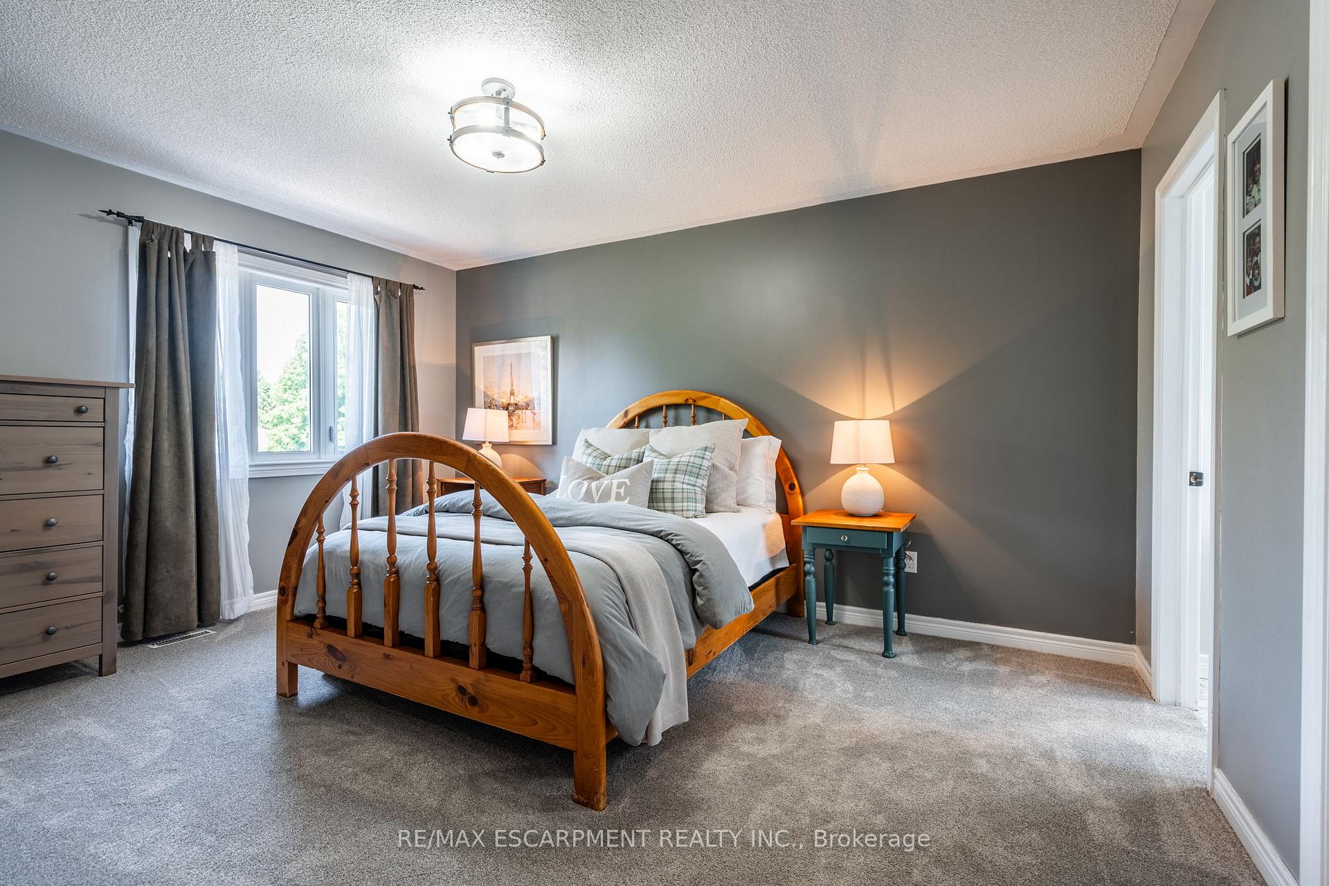 Photo 24 of 19 Savona Crescent, Hamilton, Rural Flamborough — HOMEH