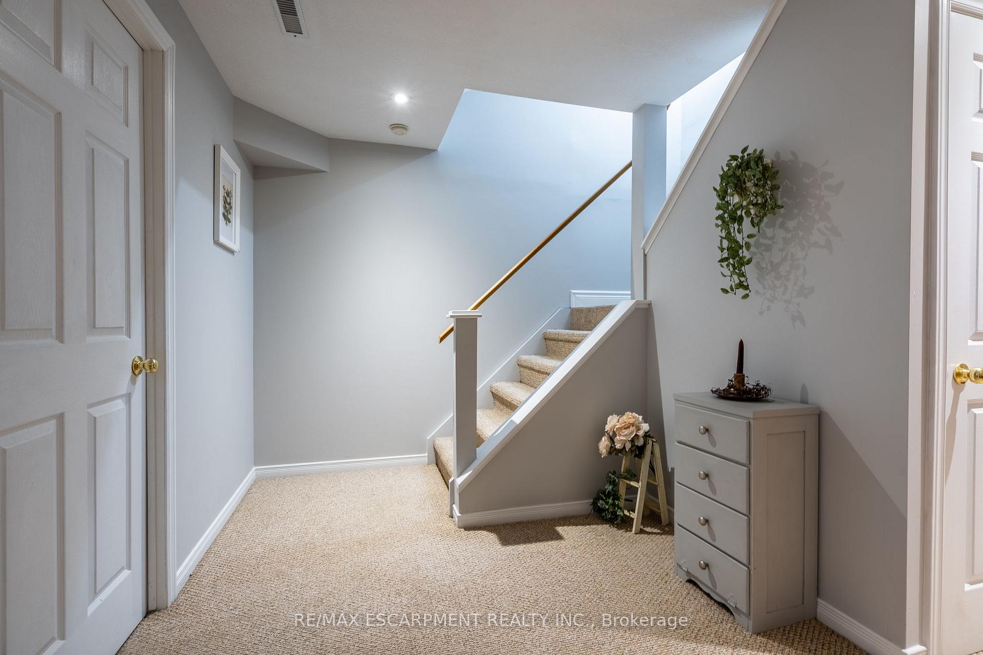 Photo 26 of 19 Savona Crescent, Hamilton, Rural Flamborough — HOMEH