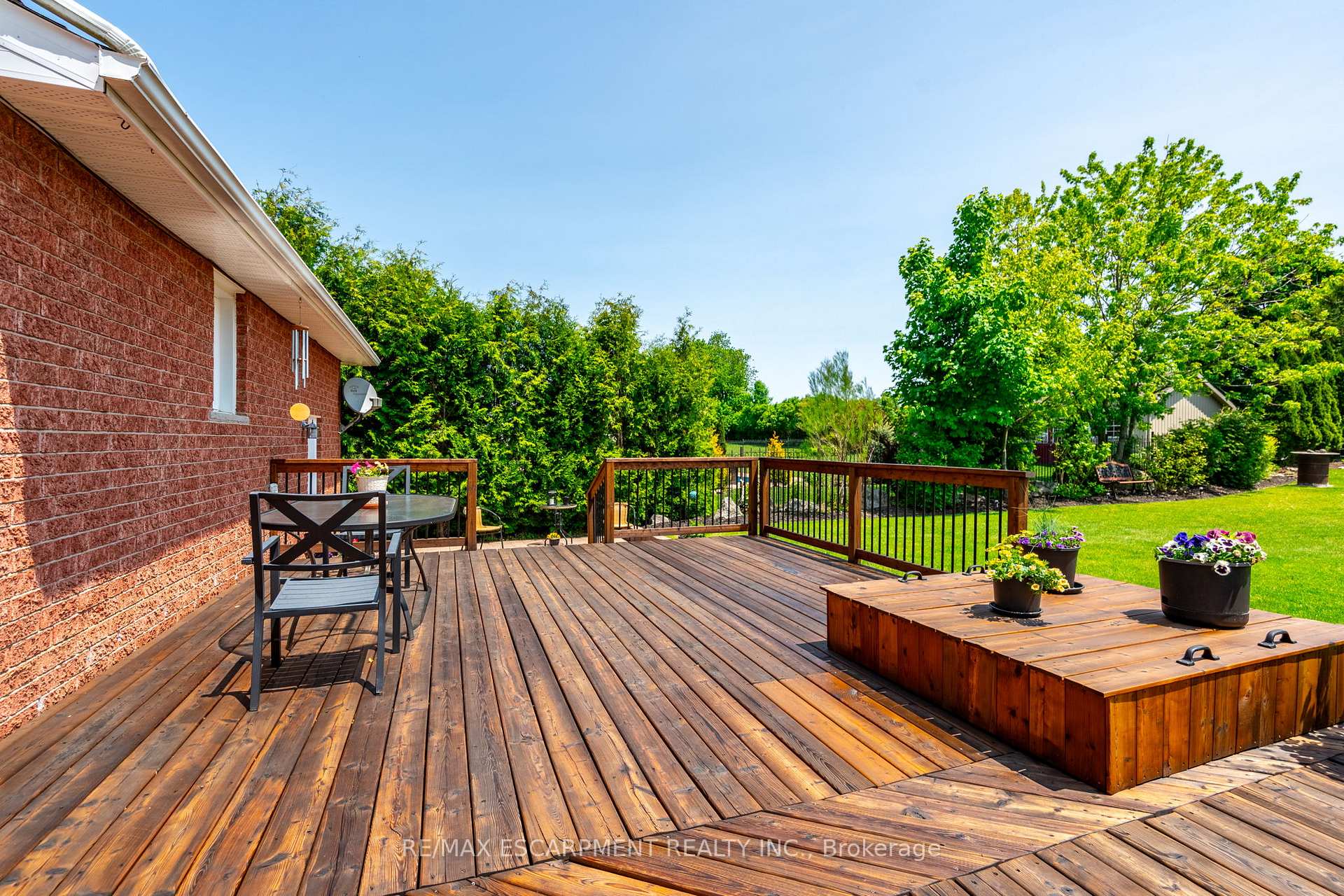 Photo 35 of 19 Savona Crescent, Hamilton, Rural Flamborough — HOMEH