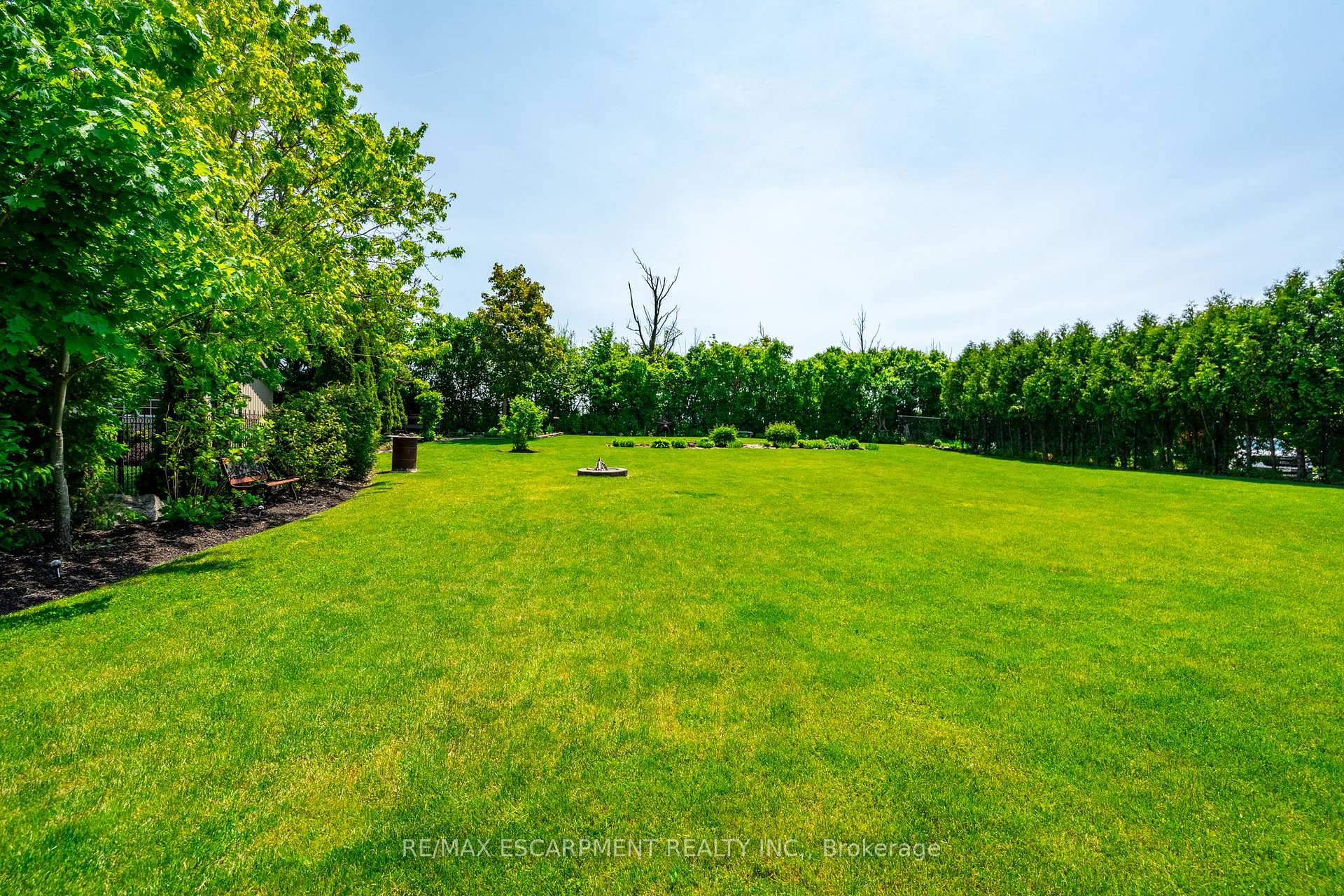 Photo 40 of 19 Savona Crescent, Hamilton, Rural Flamborough — HOMEH