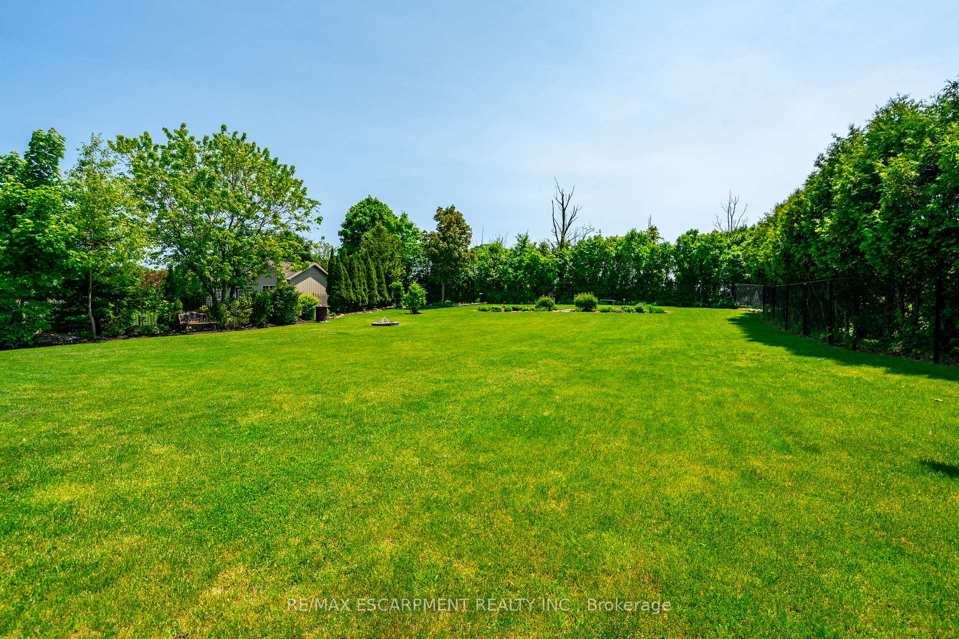 Photo 44 of 19 Savona Crescent, Hamilton, Rural Flamborough — HOMEH