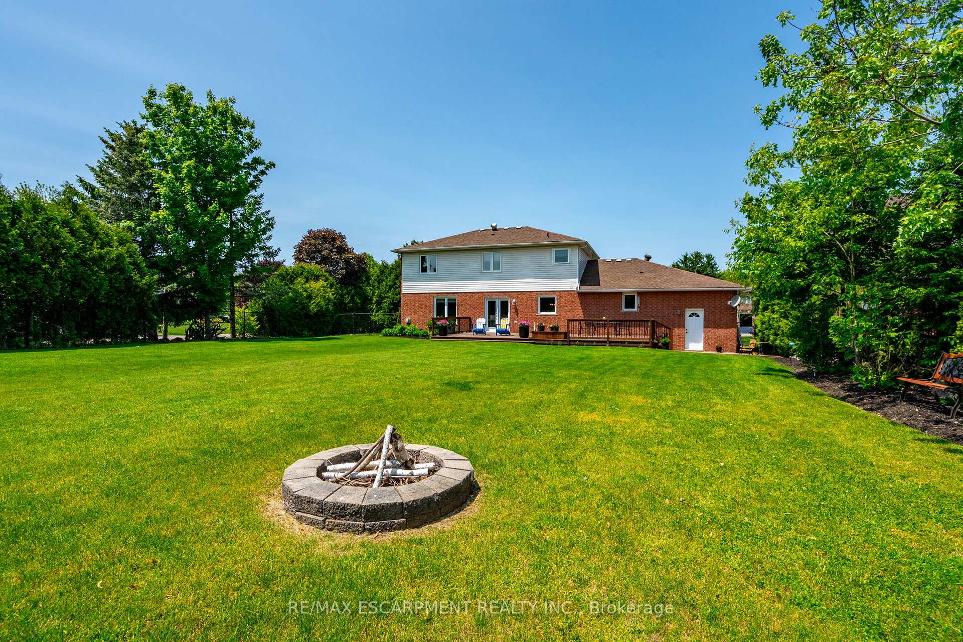 Photo 39 of 19 Savona Crescent, Hamilton, Rural Flamborough — HOMEH