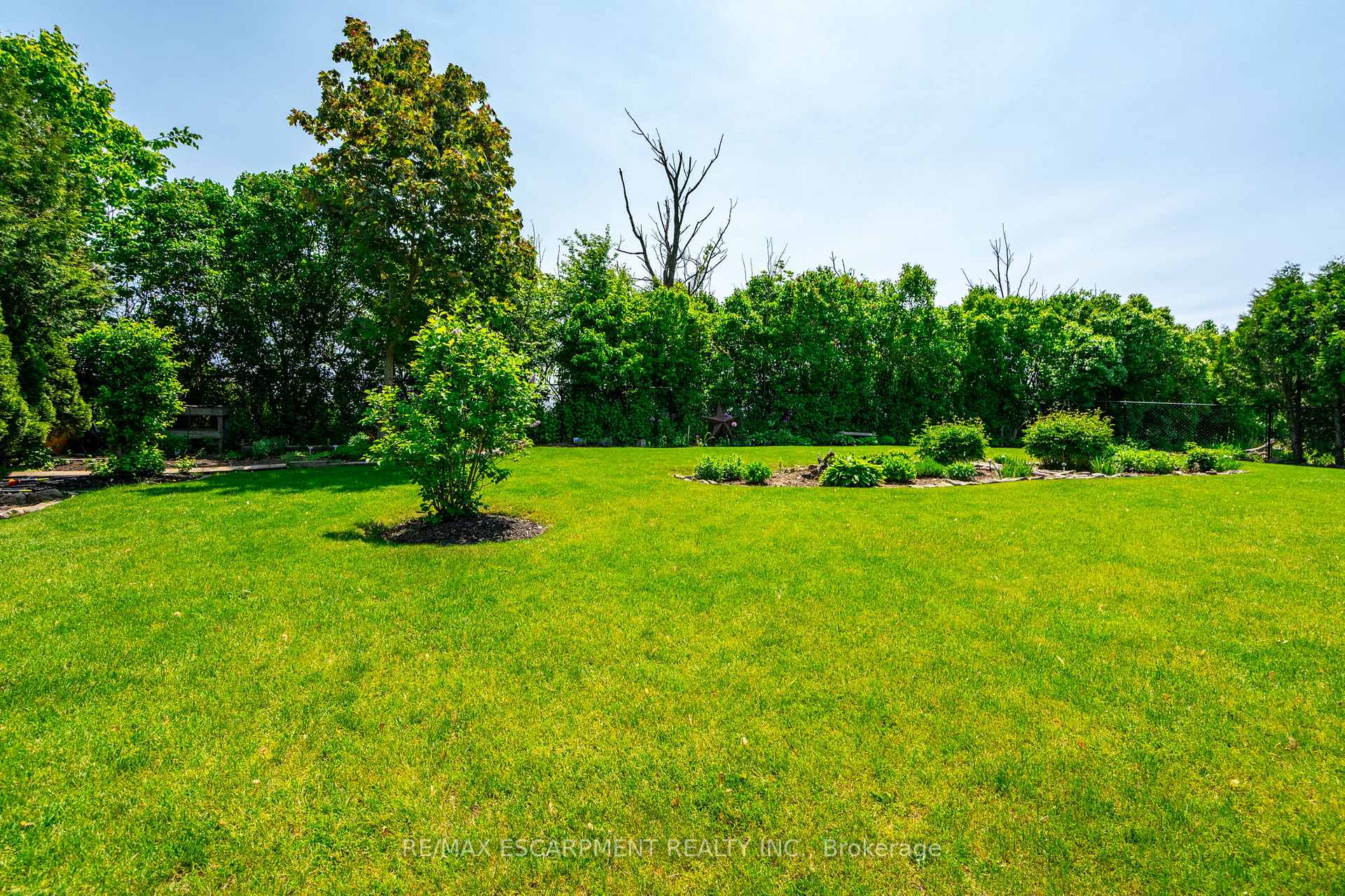 Photo 43 of 19 Savona Crescent, Hamilton, Rural Flamborough — HOMEH