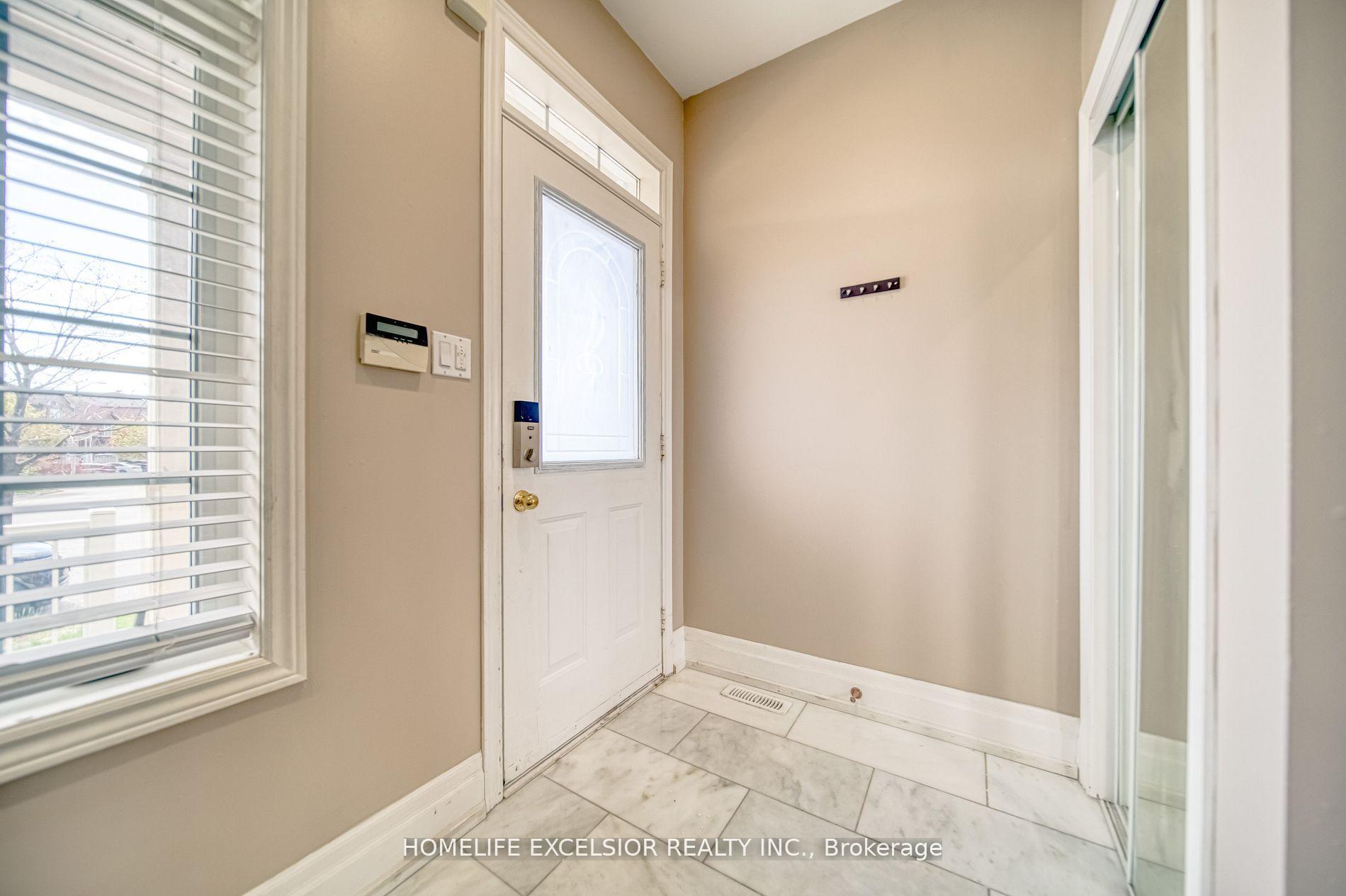 Photo 2 of 268 America Avenue, Vaughan, Maple — HOMEH