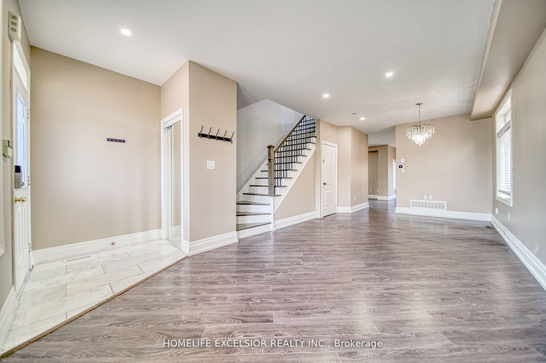 Photo 5 of 268 America Avenue, Vaughan, Maple — HOMEH