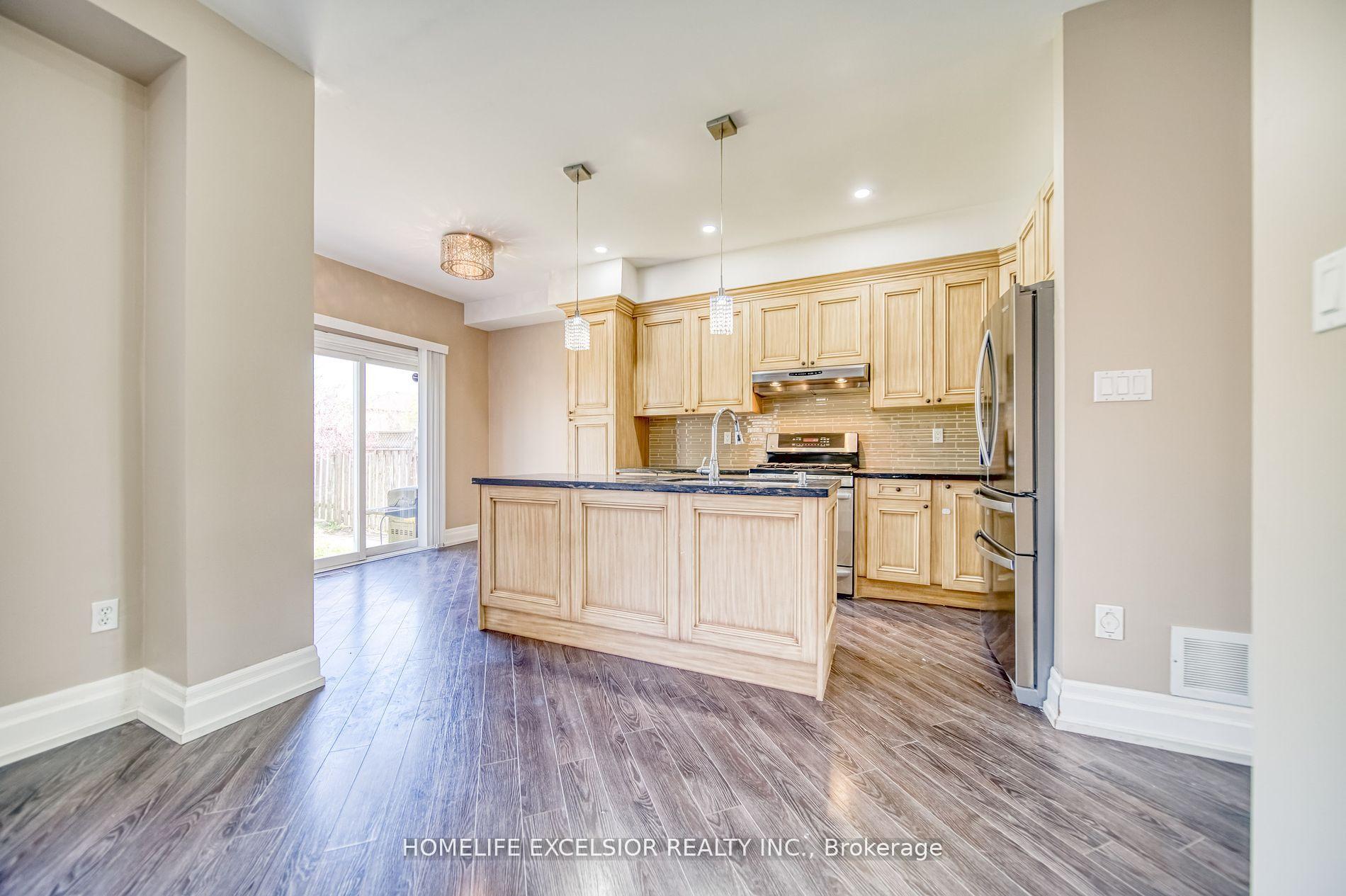 Photo 7 of 268 America Avenue, Vaughan, Maple — HOMEH