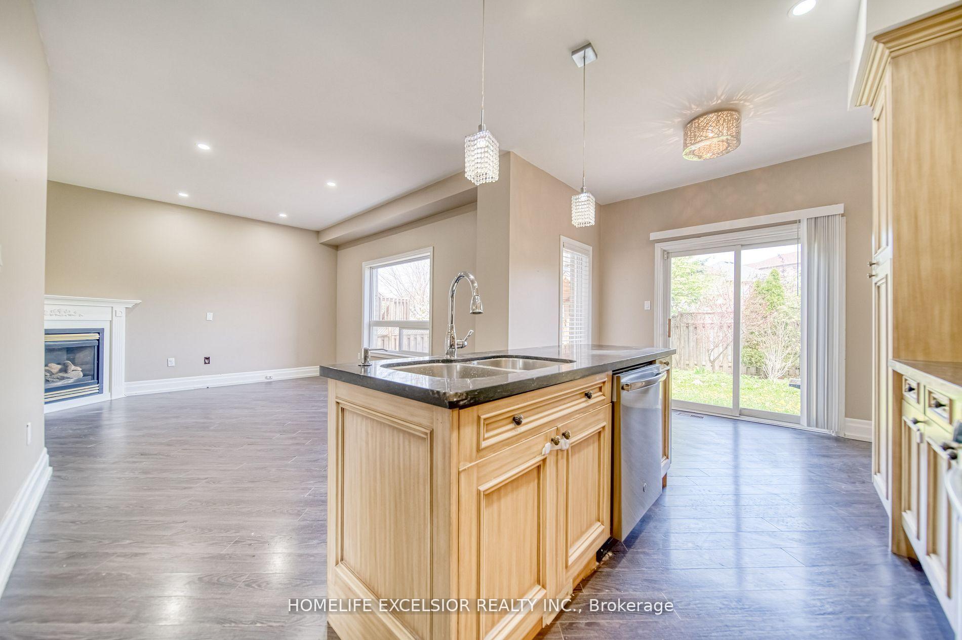Photo 10 of 268 America Avenue, Vaughan, Maple — HOMEH