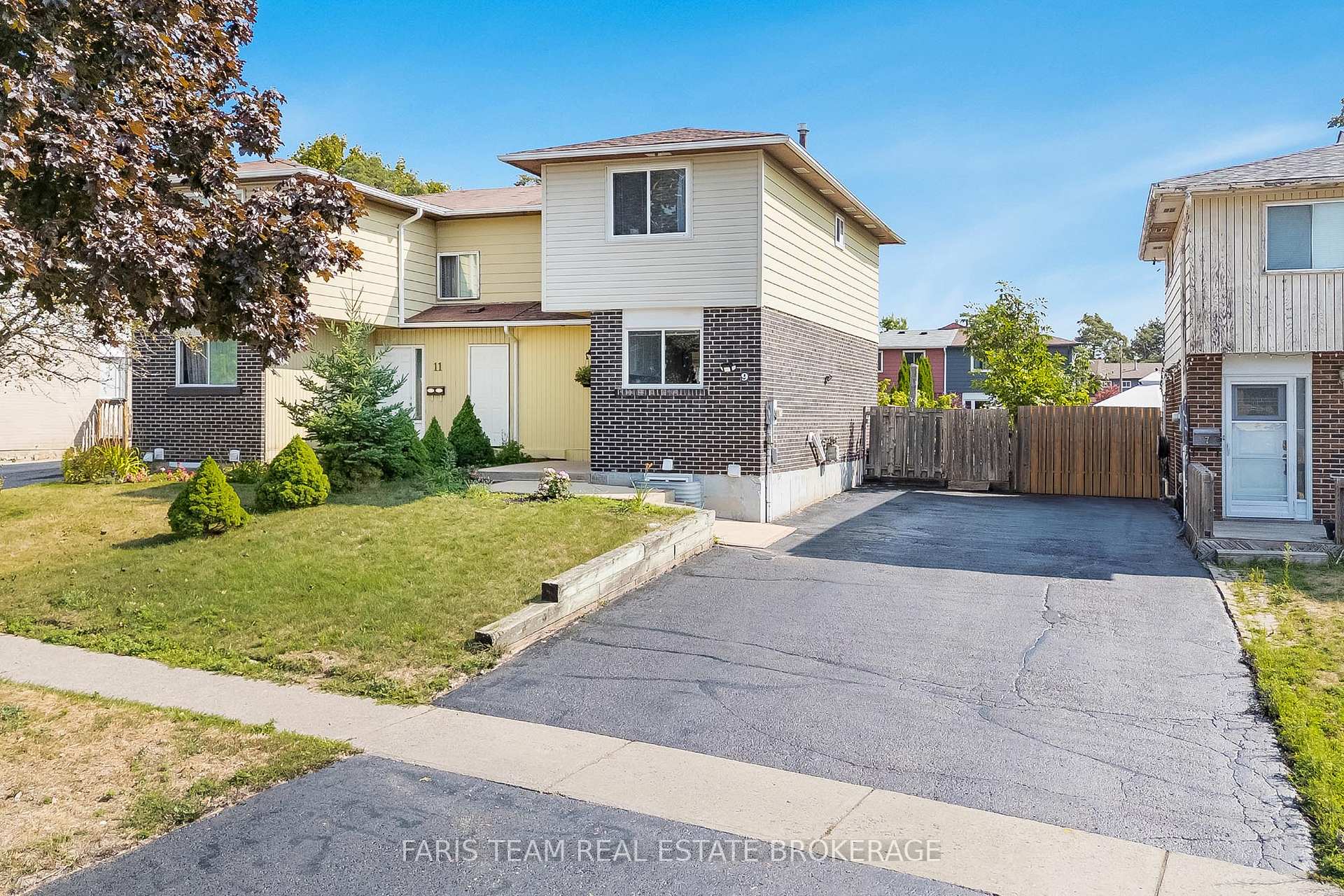 Photo 2 of 9 Christie Crescent, Barrie, Letitia Heights — HOMEH