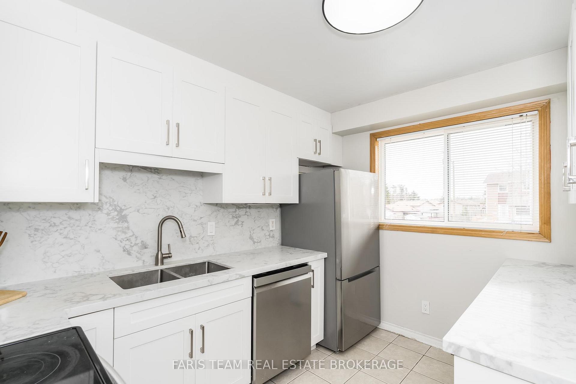 Photo 3 of 9 Christie Crescent, Barrie, Letitia Heights — HOMEH