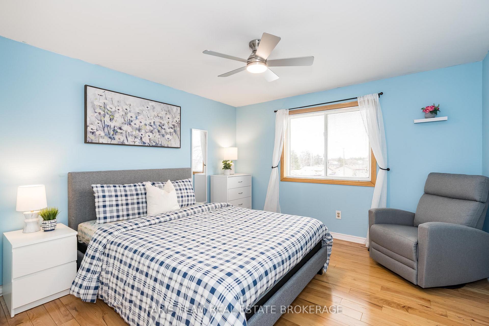 Photo 10 of 9 Christie Crescent, Barrie, Letitia Heights — HOMEH