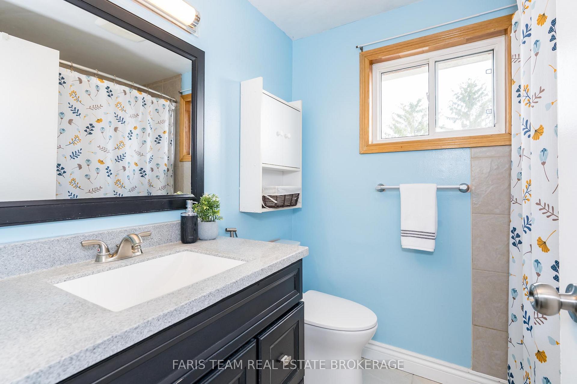 Photo 13 of 9 Christie Crescent, Barrie, Letitia Heights — HOMEH