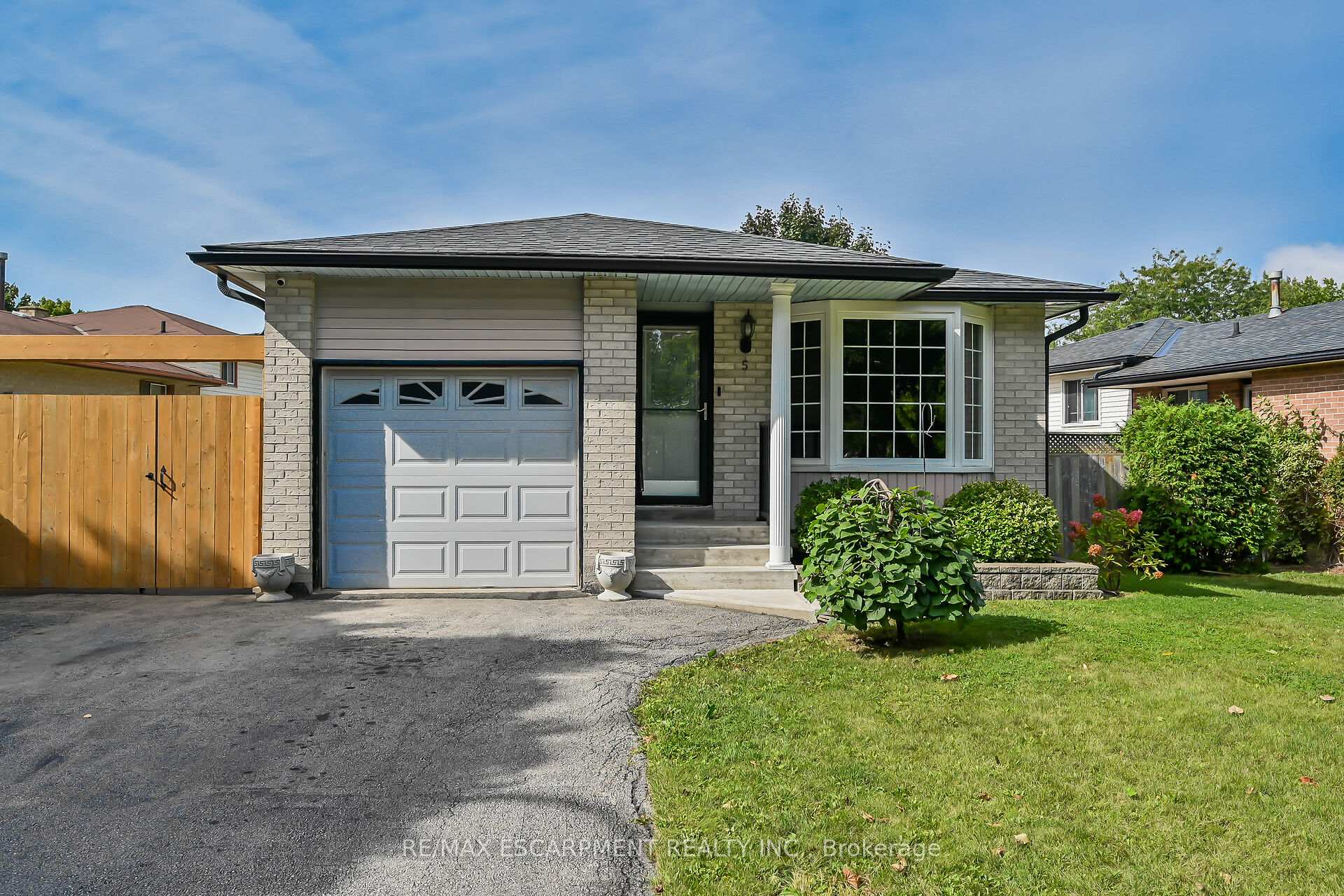 Photo 6 of 5 Ridell Crescent, Hamilton, Stoney Creek — HOMEH