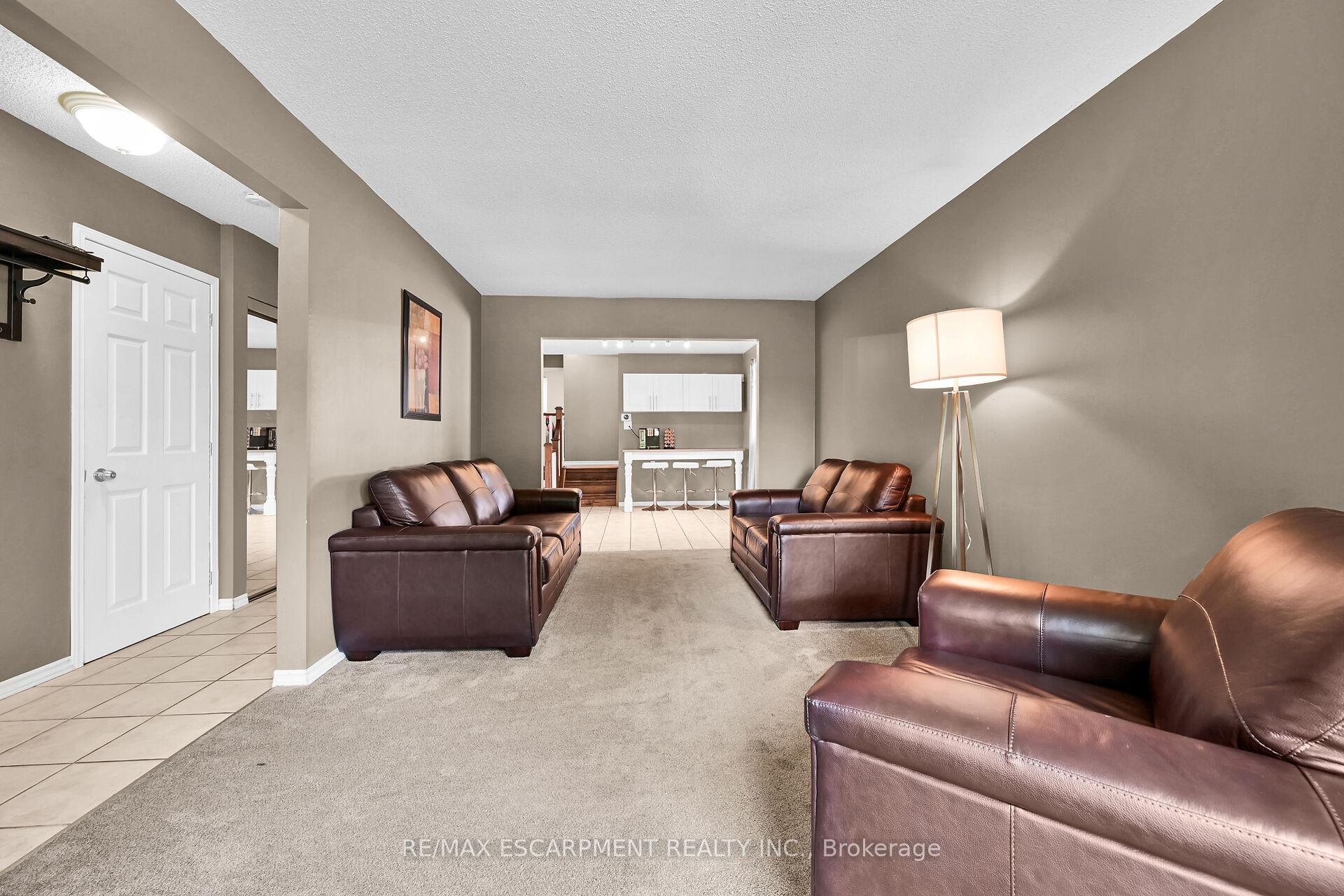 Photo 2 of 5 Ridell Crescent, Hamilton, Stoney Creek — HOMEH