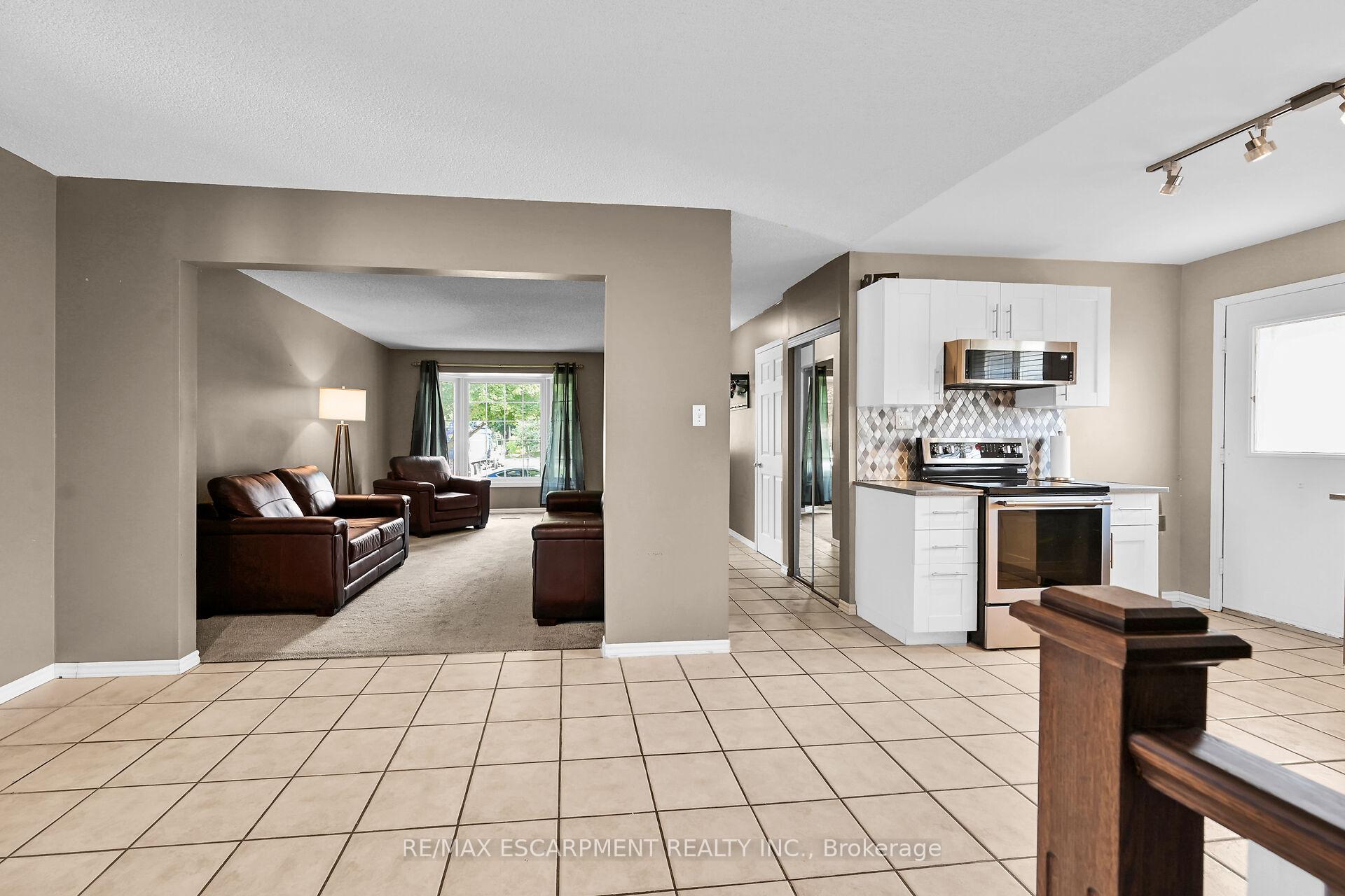 Photo 11 of 5 Ridell Crescent, Hamilton, Stoney Creek — HOMEH