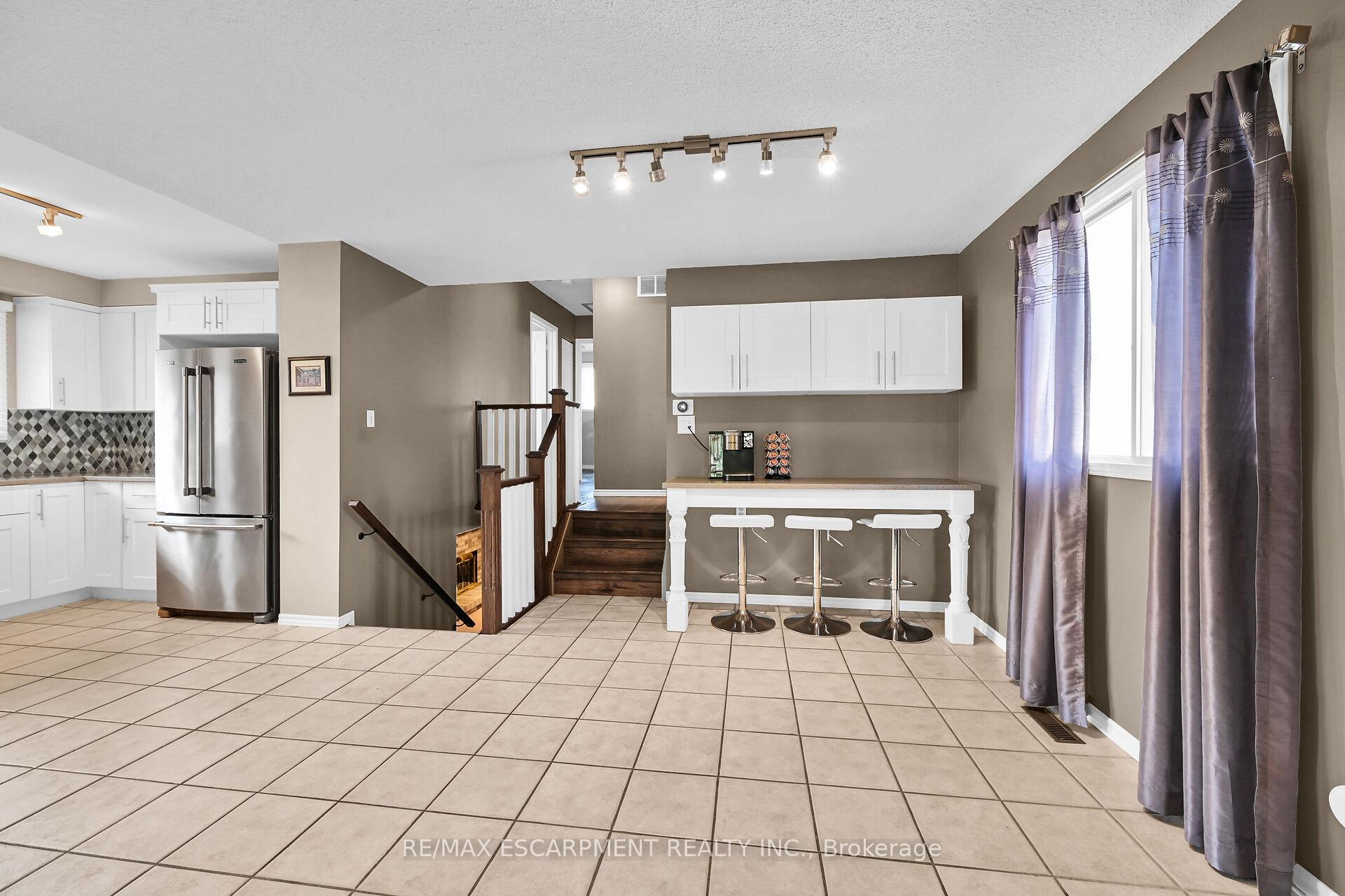 Photo 12 of 5 Ridell Crescent, Hamilton, Stoney Creek — HOMEH