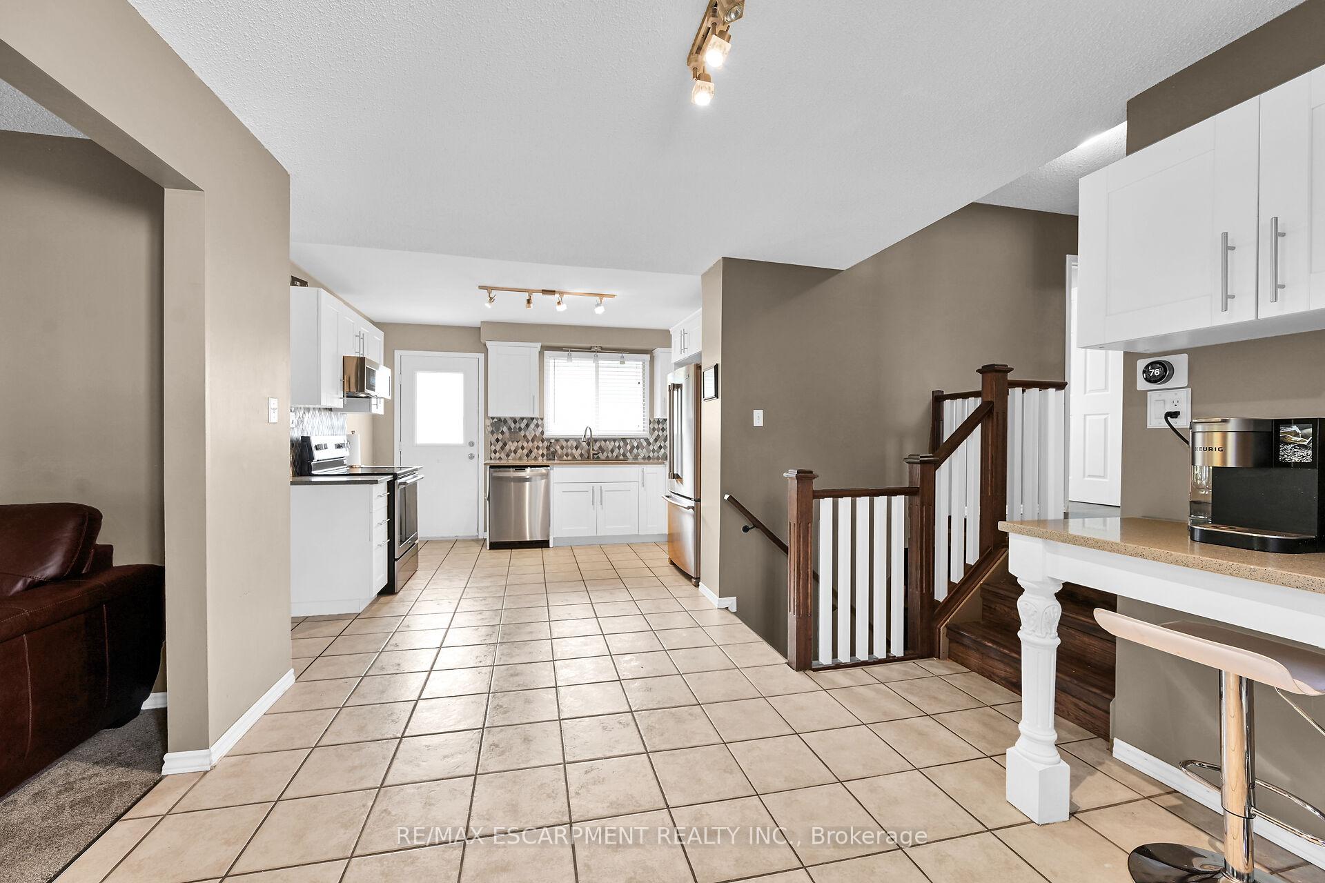 Photo 17 of 5 Ridell Crescent, Hamilton, Stoney Creek — HOMEH