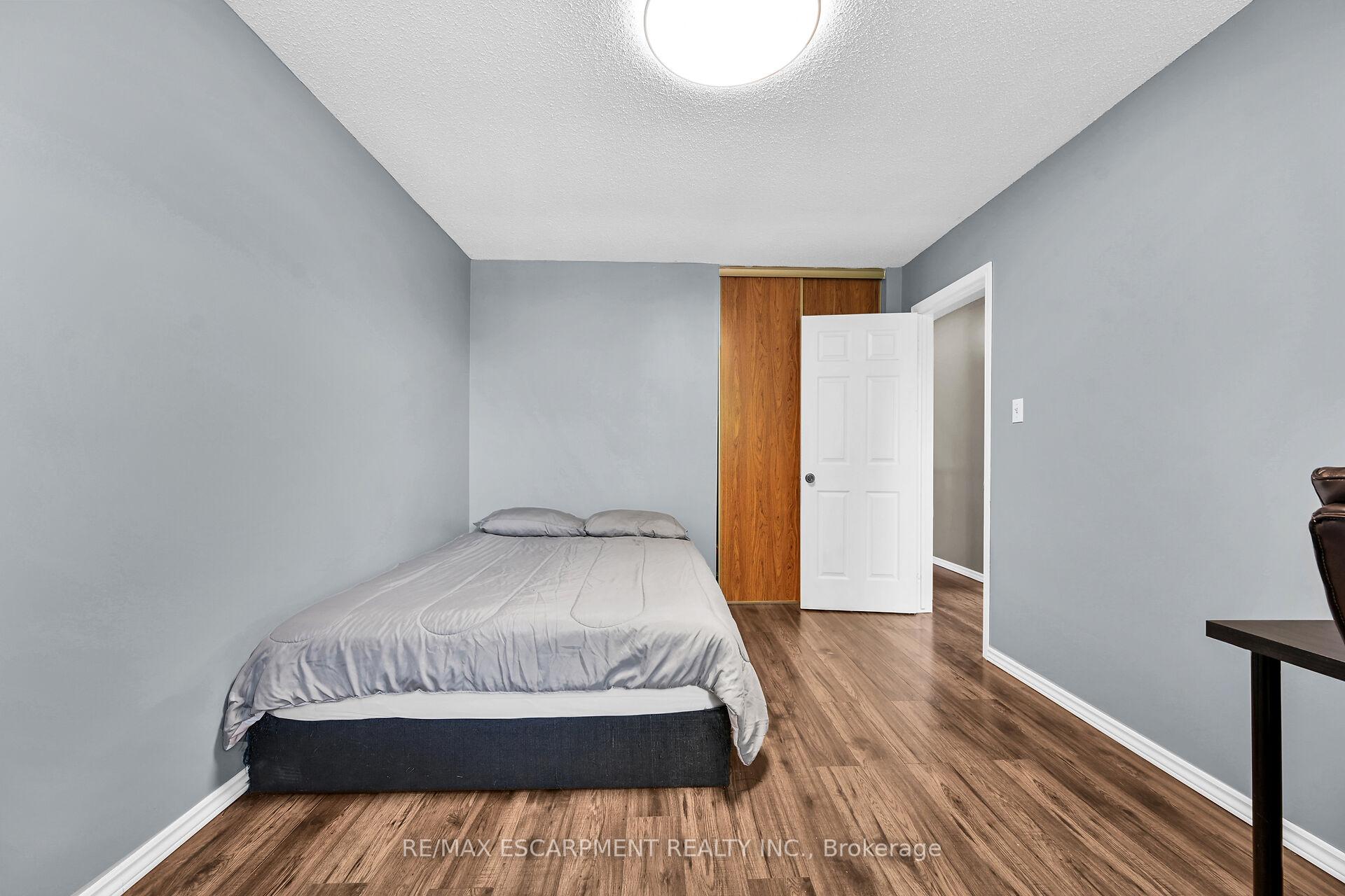 Photo 13 of 5 Ridell Crescent, Hamilton, Stoney Creek — HOMEH