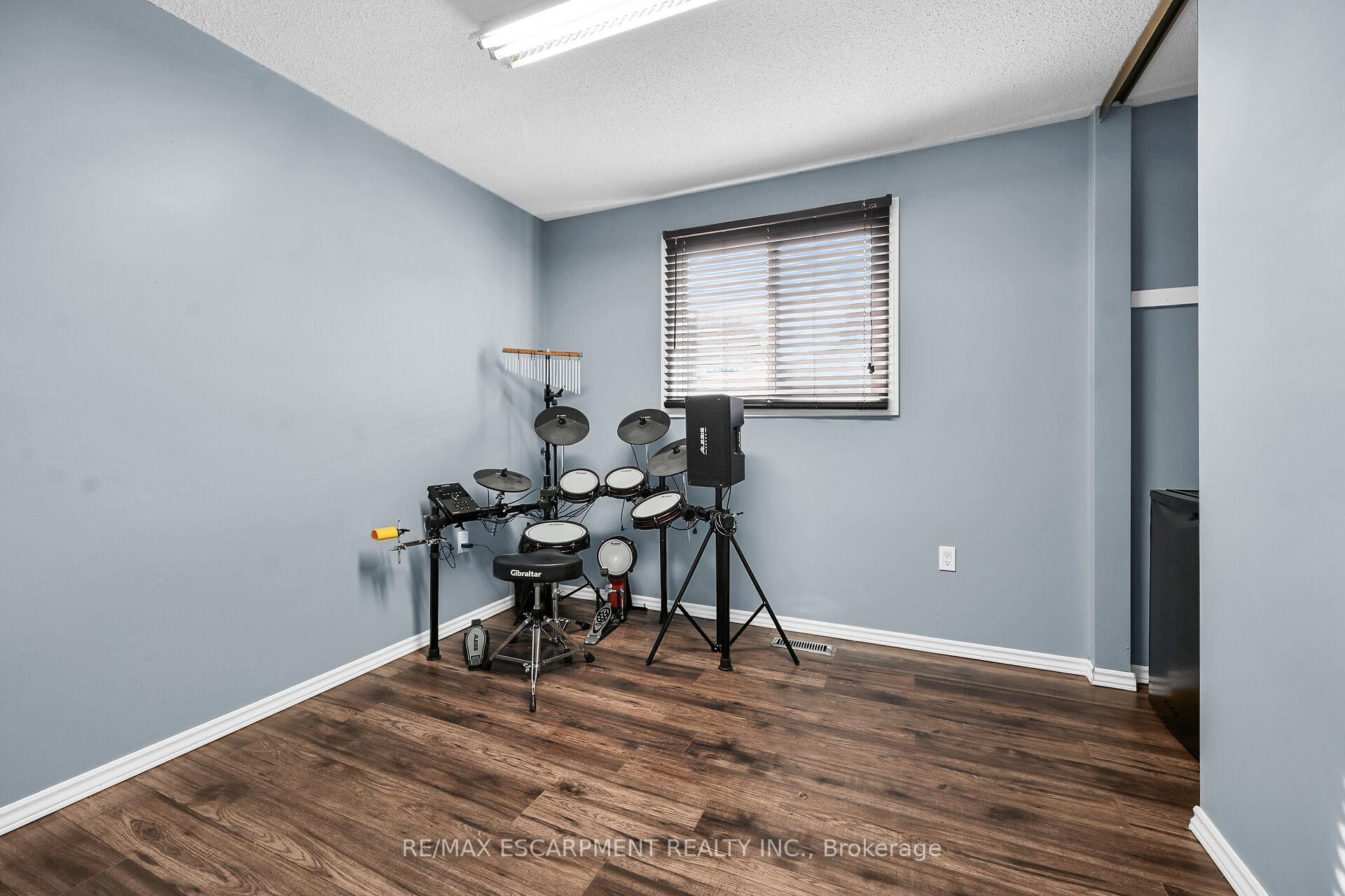 Photo 22 of 5 Ridell Crescent, Hamilton, Stoney Creek — HOMEH