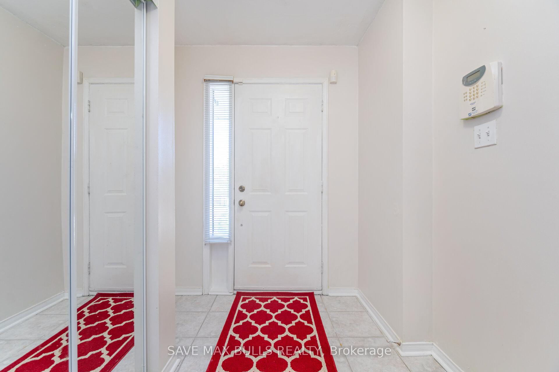 Photo 2 of 146 Toba Crescent, Brampton, Heart Lake East — HOMEH