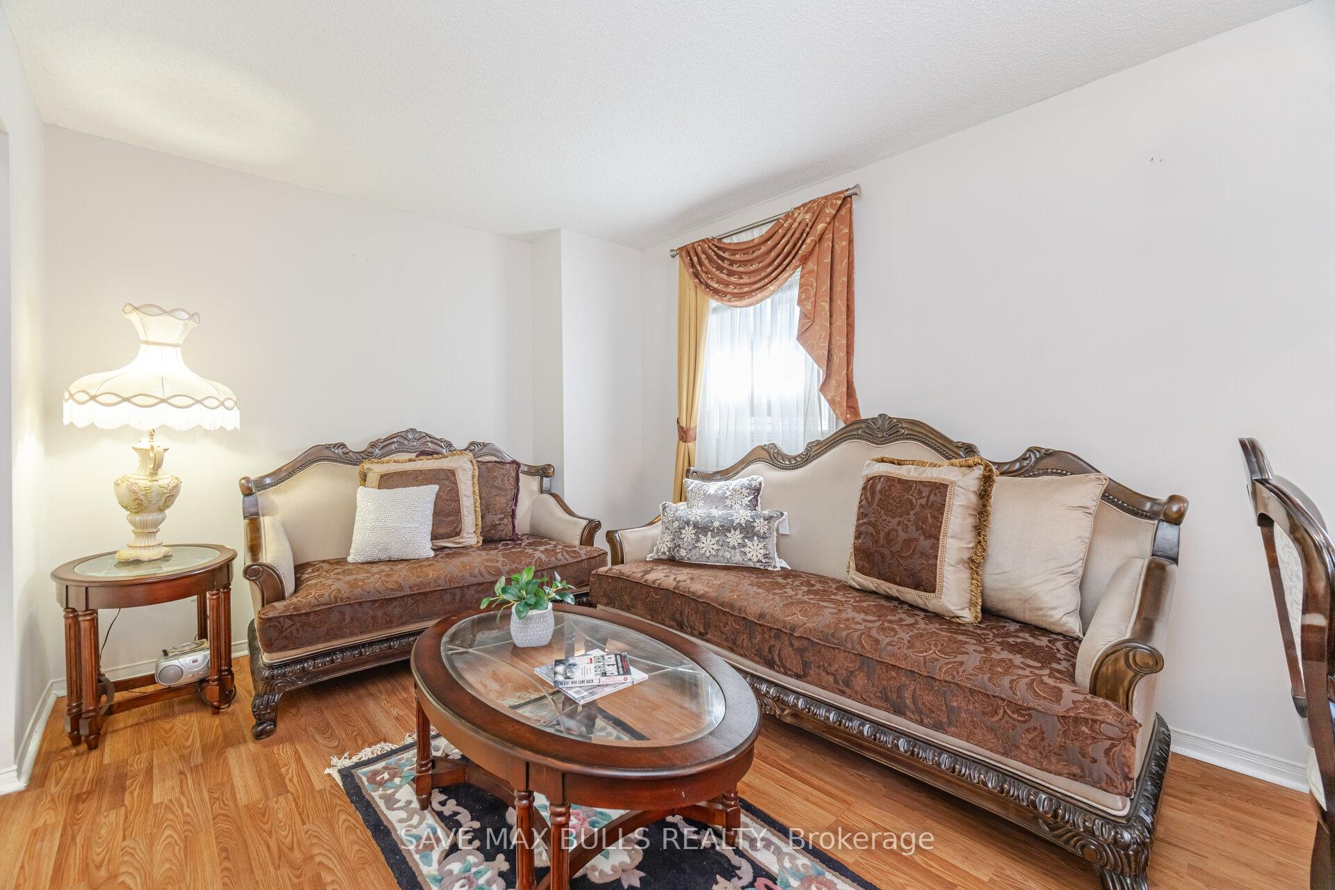 Photo 4 of 146 Toba Crescent, Brampton, Heart Lake East — HOMEH
