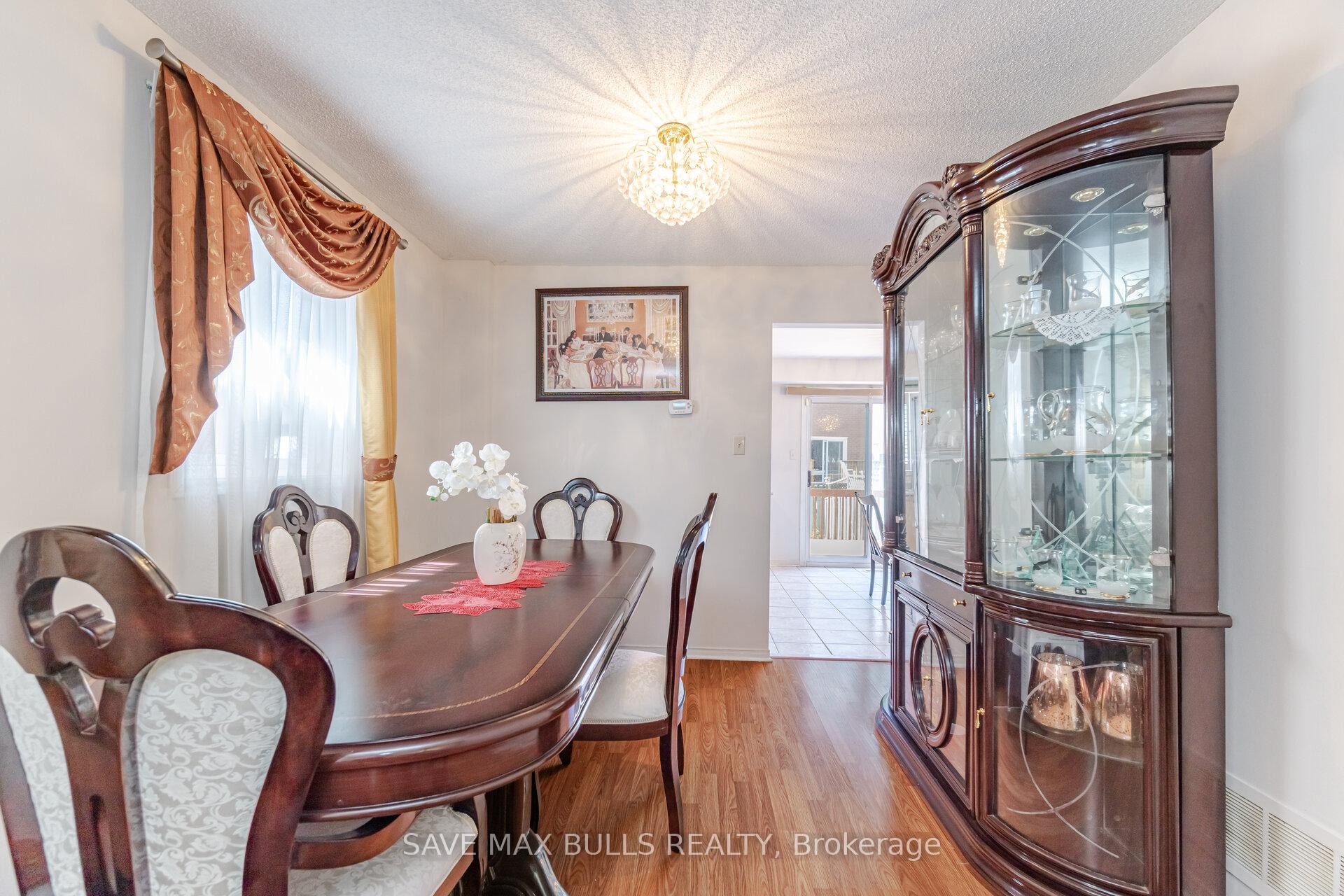 Photo 13 of 146 Toba Crescent, Brampton, Heart Lake East — HOMEH