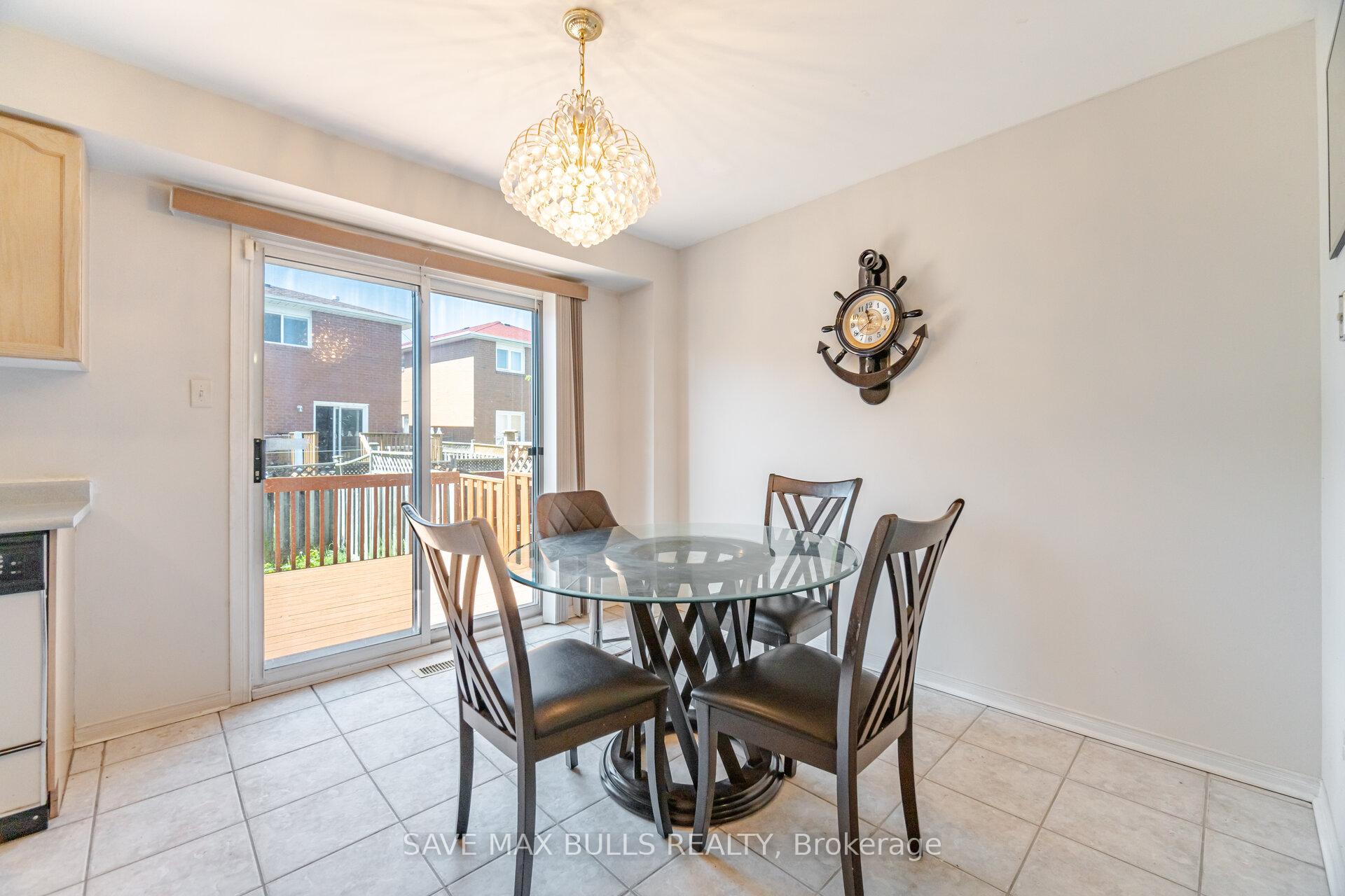 Photo 9 of 146 Toba Crescent, Brampton, Heart Lake East — HOMEH