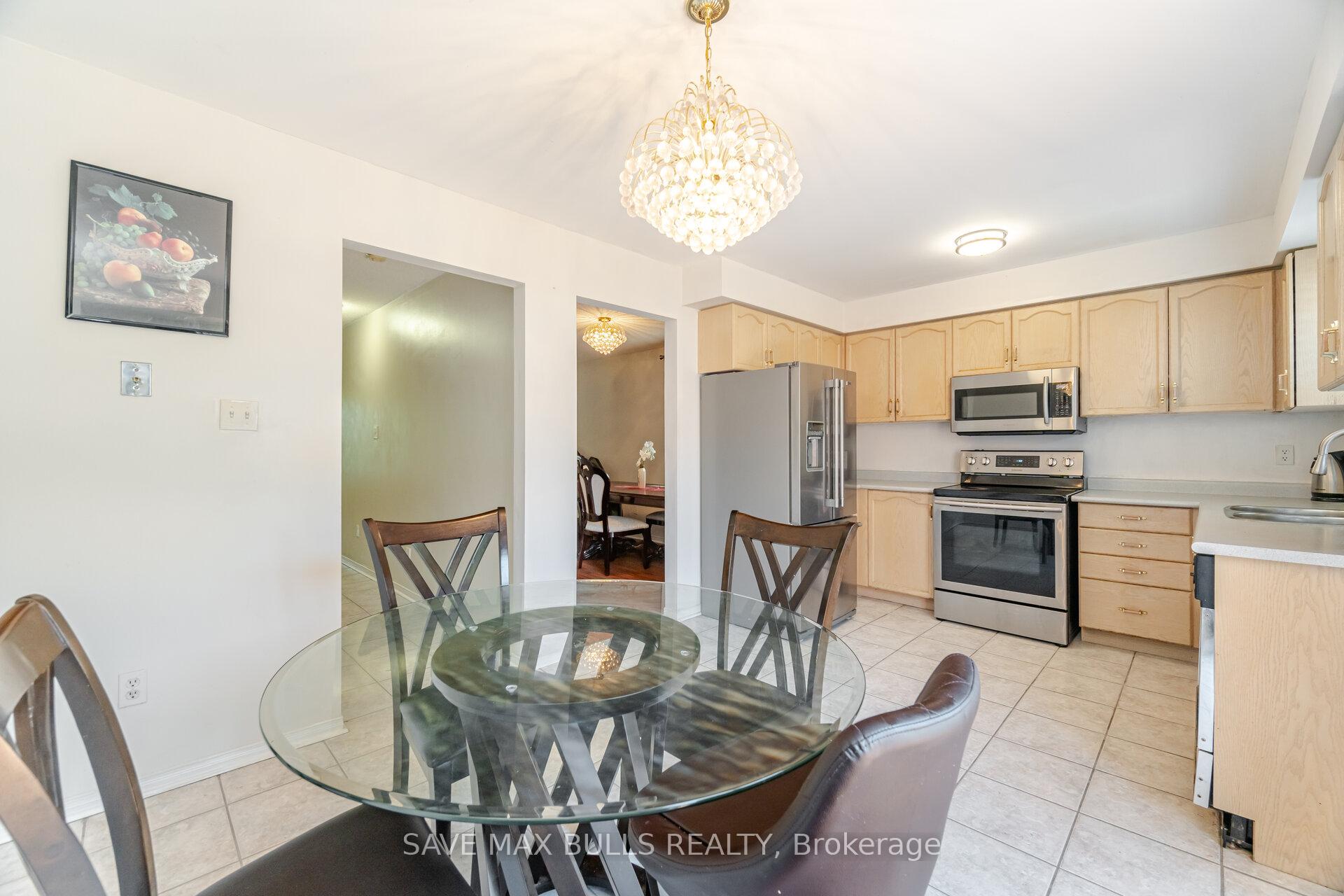 Photo 10 of 146 Toba Crescent, Brampton, Heart Lake East — HOMEH