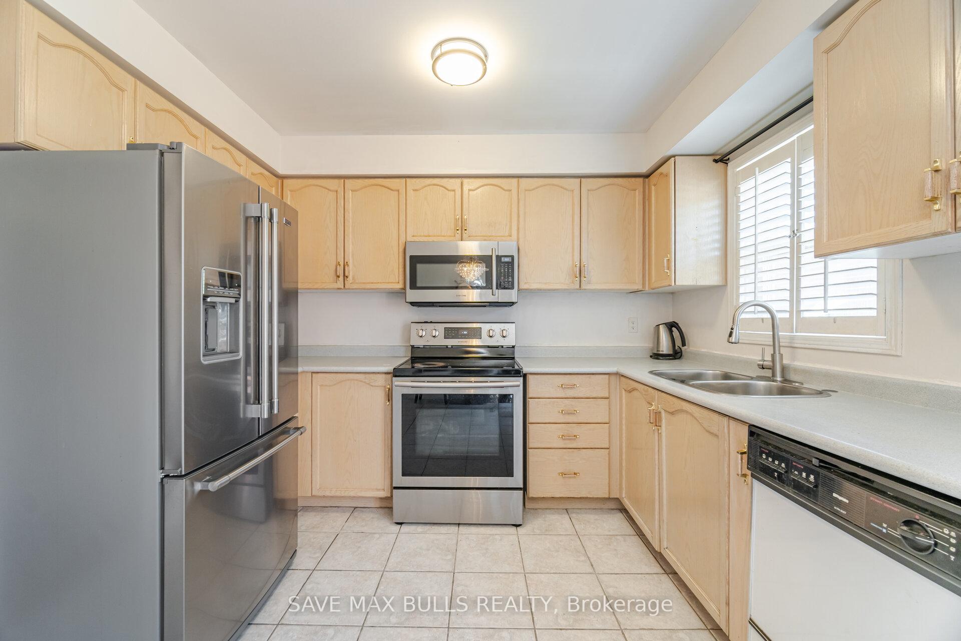 Photo 12 of 146 Toba Crescent, Brampton, Heart Lake East — HOMEH