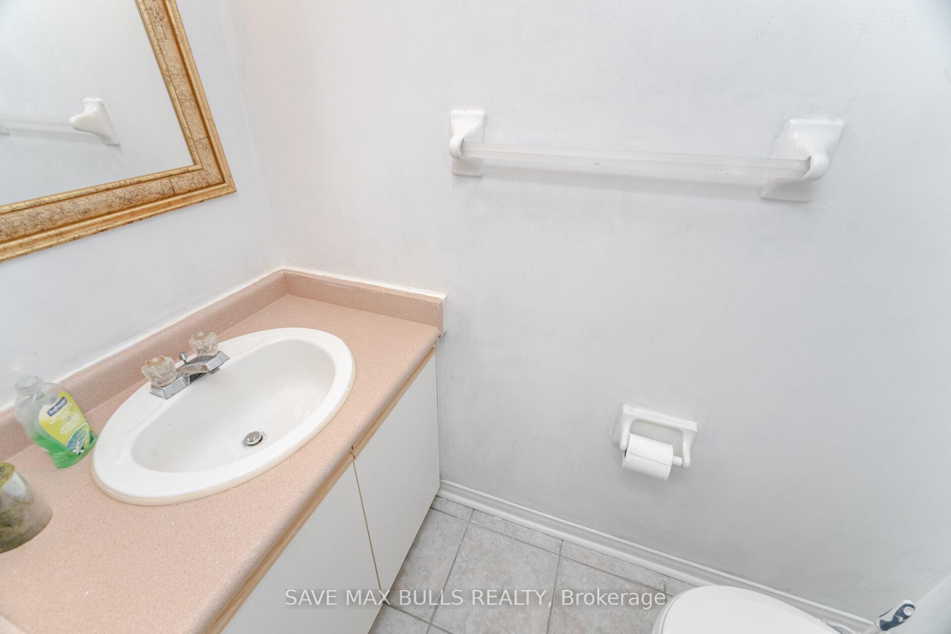 Photo 8 of 146 Toba Crescent, Brampton, Heart Lake East — HOMEH