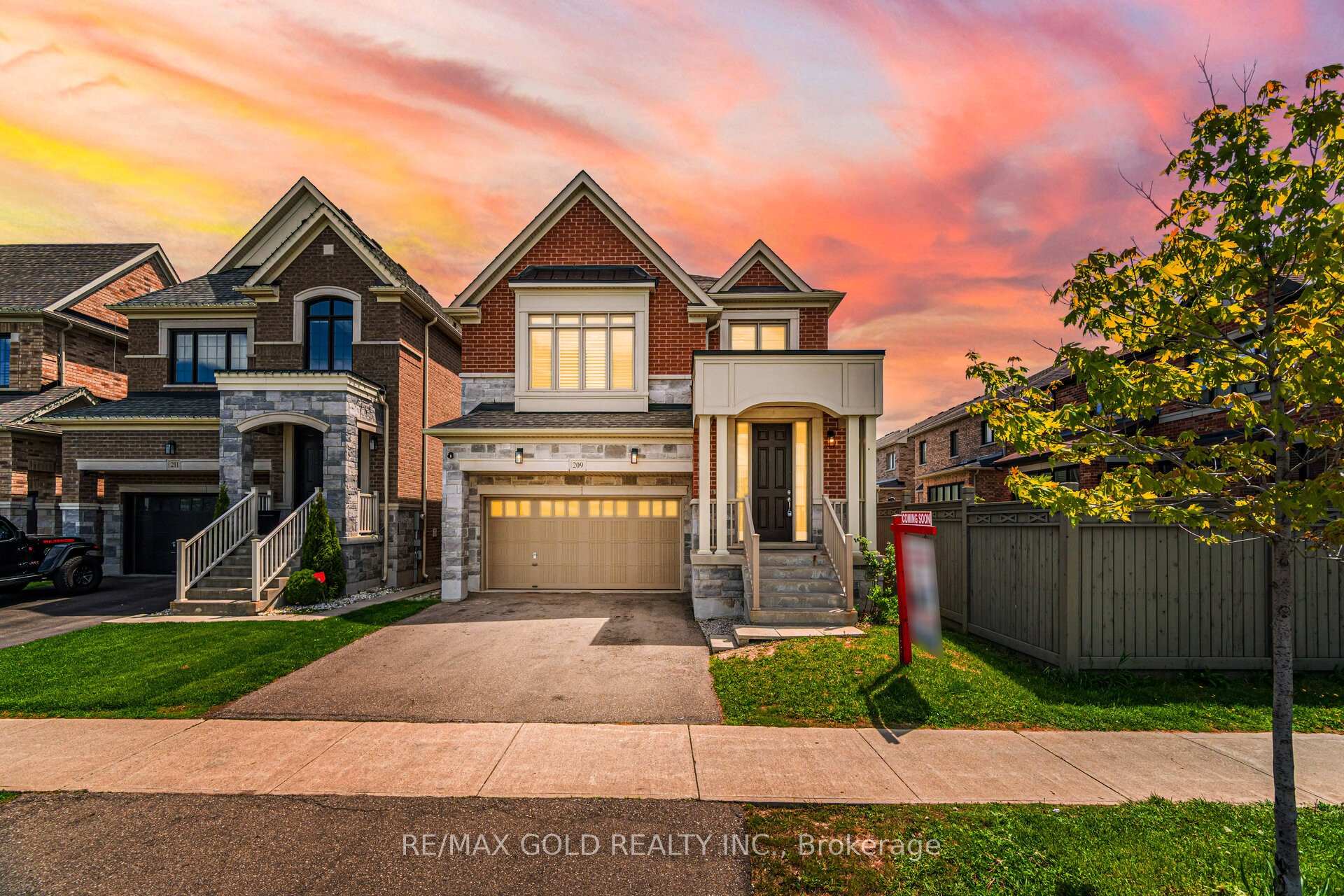 Front of 209 Castle Oaks Crossing