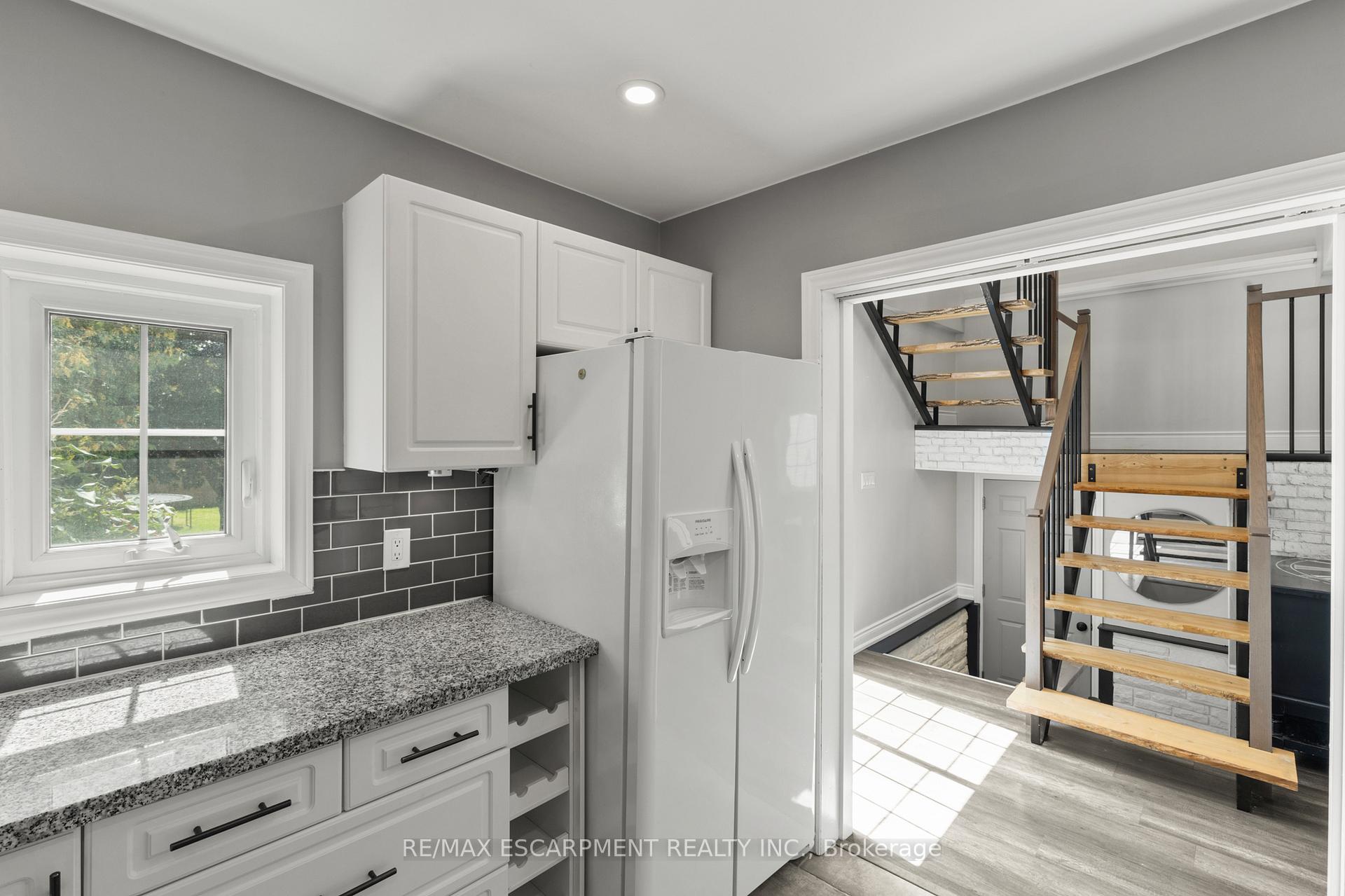 Photo 4 of 206 Niagara Falls Road, Thorold, Allanburg/Thorold South — HOMEH