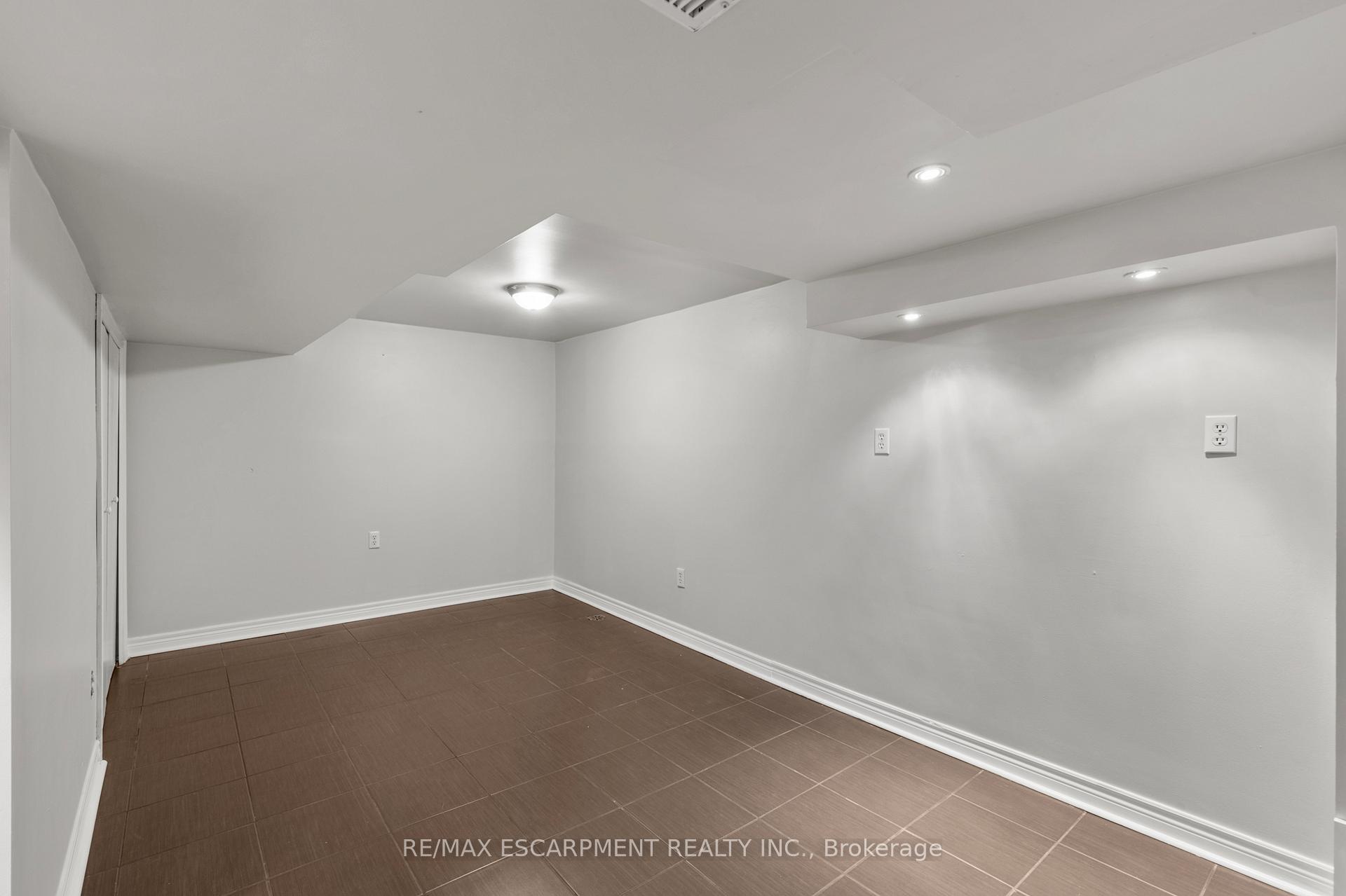 Photo 3 of 206 Niagara Falls Road, Thorold, Allanburg/Thorold South — HOMEH