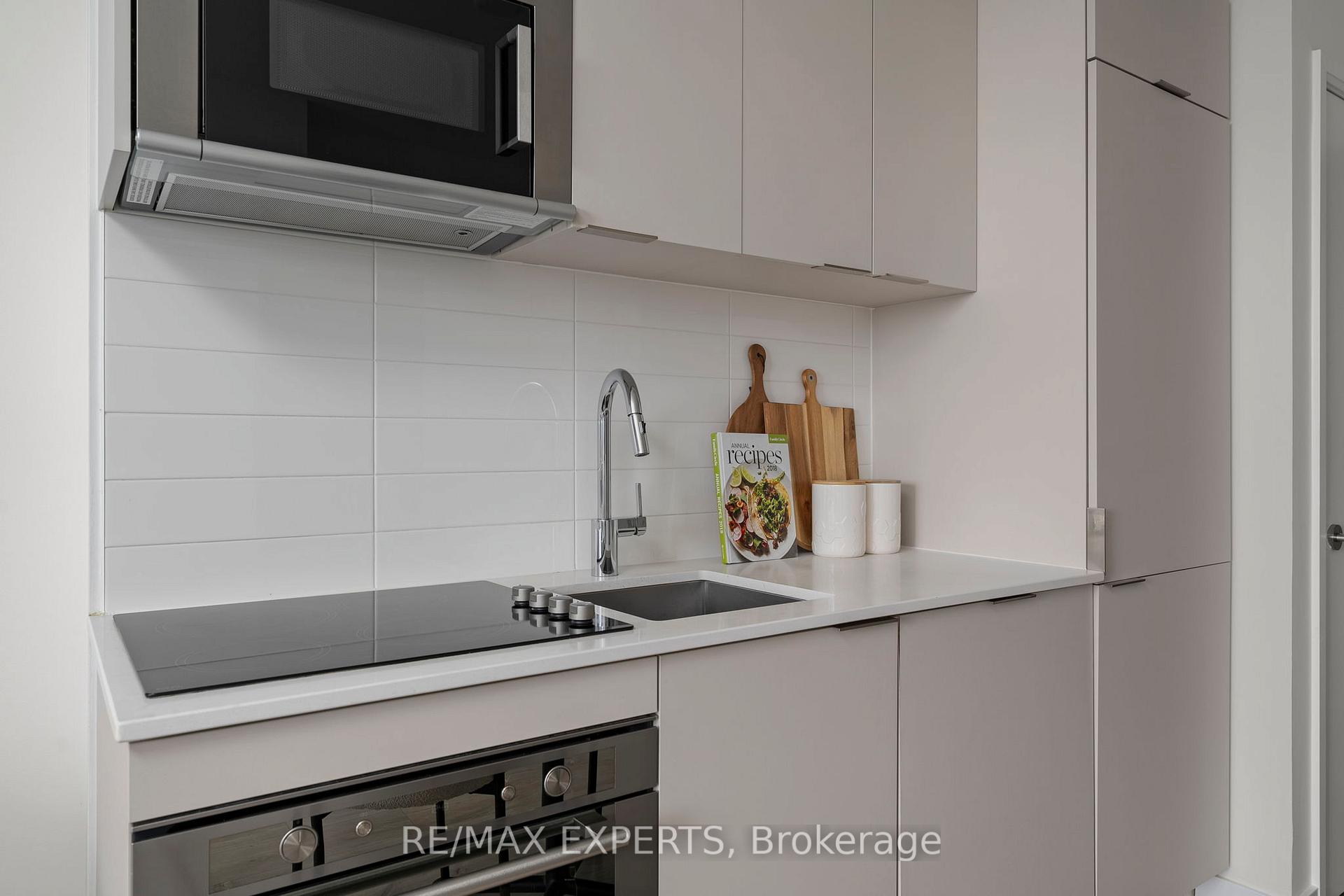 Photo 2 of Unit 310W, 27 Bathurst Street, Toronto, Waterfront Communities — HOMEH