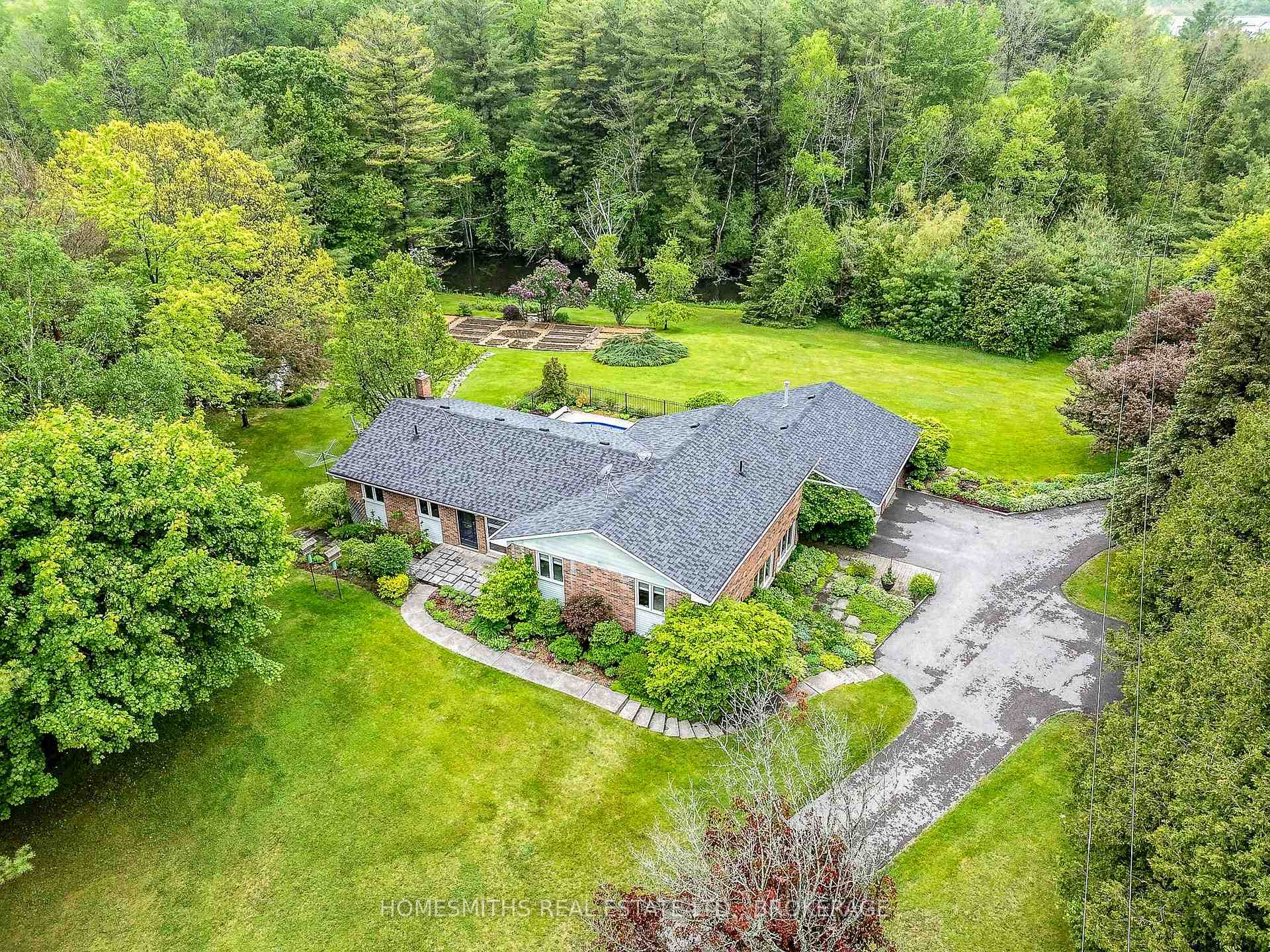 Photo 4 of 9091 Rose Road, Hamilton Township, Rural Hamilton — HOMEH