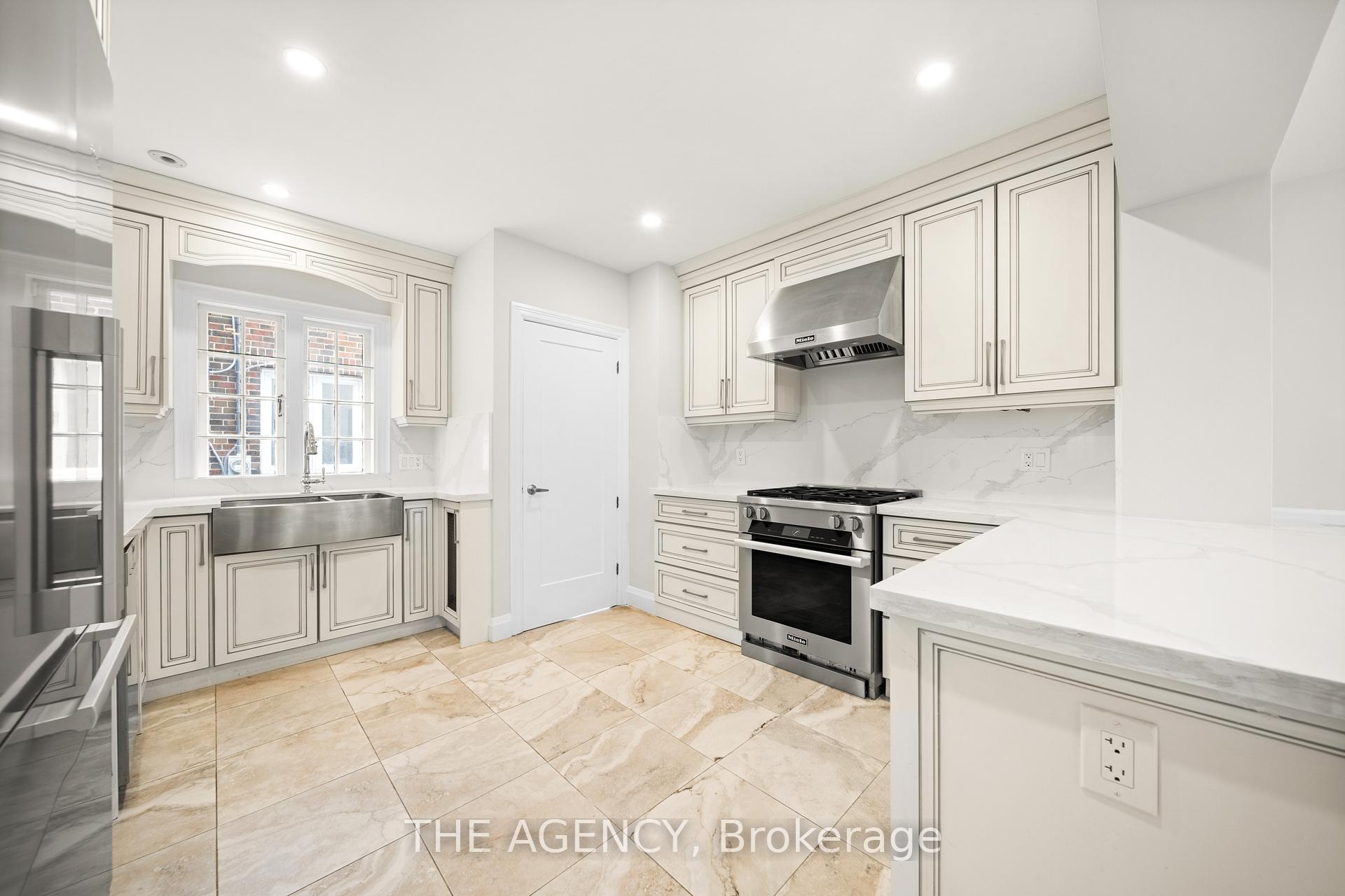 Photo 7 of 44 Elderwood Drive, Toronto, Forest Hill South — HOMEH