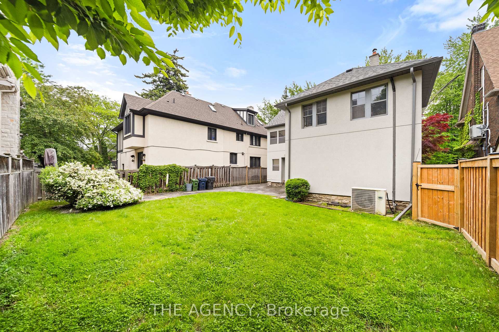 Photo 25 of 44 Elderwood Drive, Toronto, Forest Hill South — HOMEH